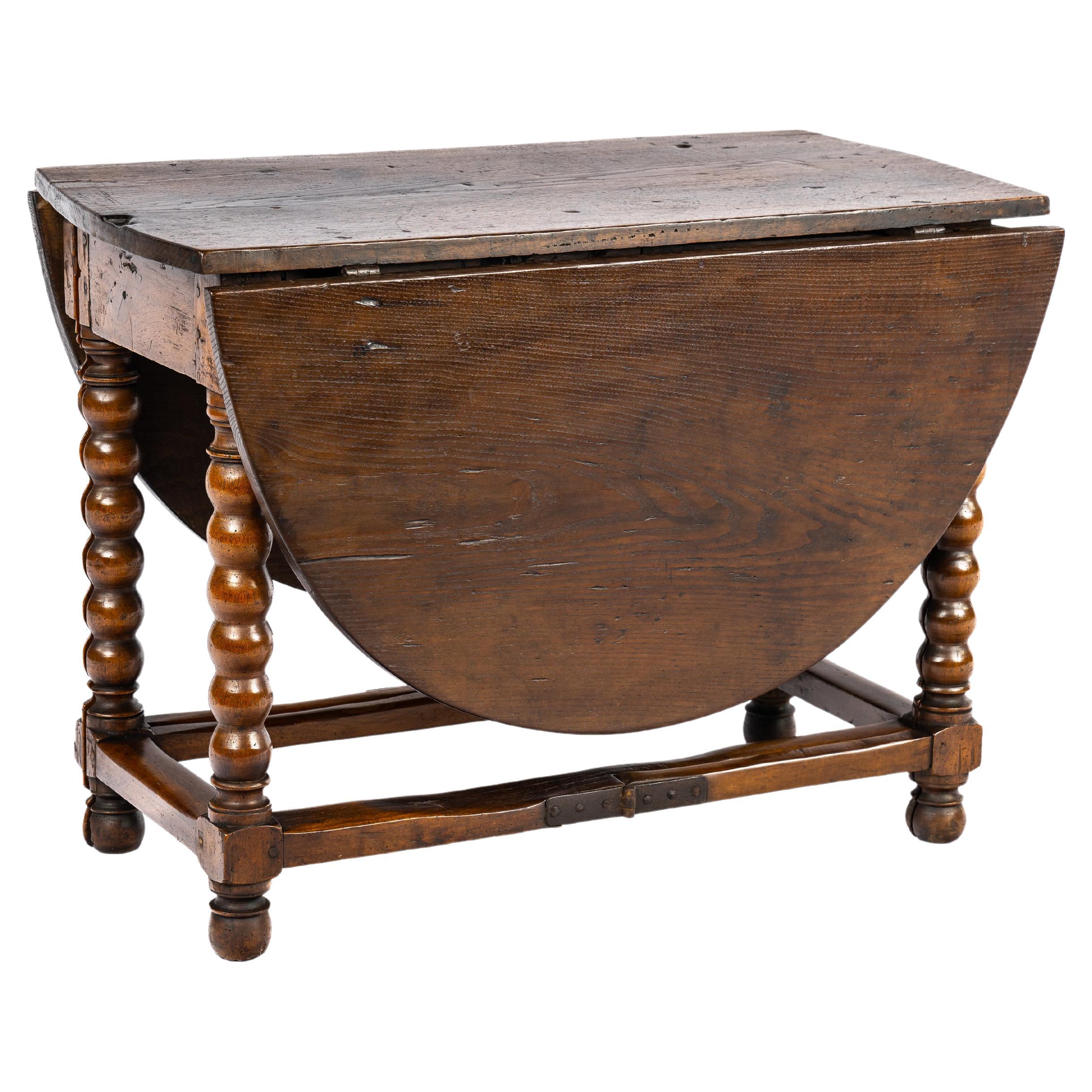 Antique 17h Century Spanish Chestnut Warm Brown Gateleg or Dropleaf Table For Sale