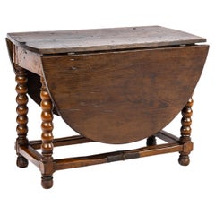Antico tavolo a braccio o a gocce in castagno marrone caldo del 17° secolo spagnolo