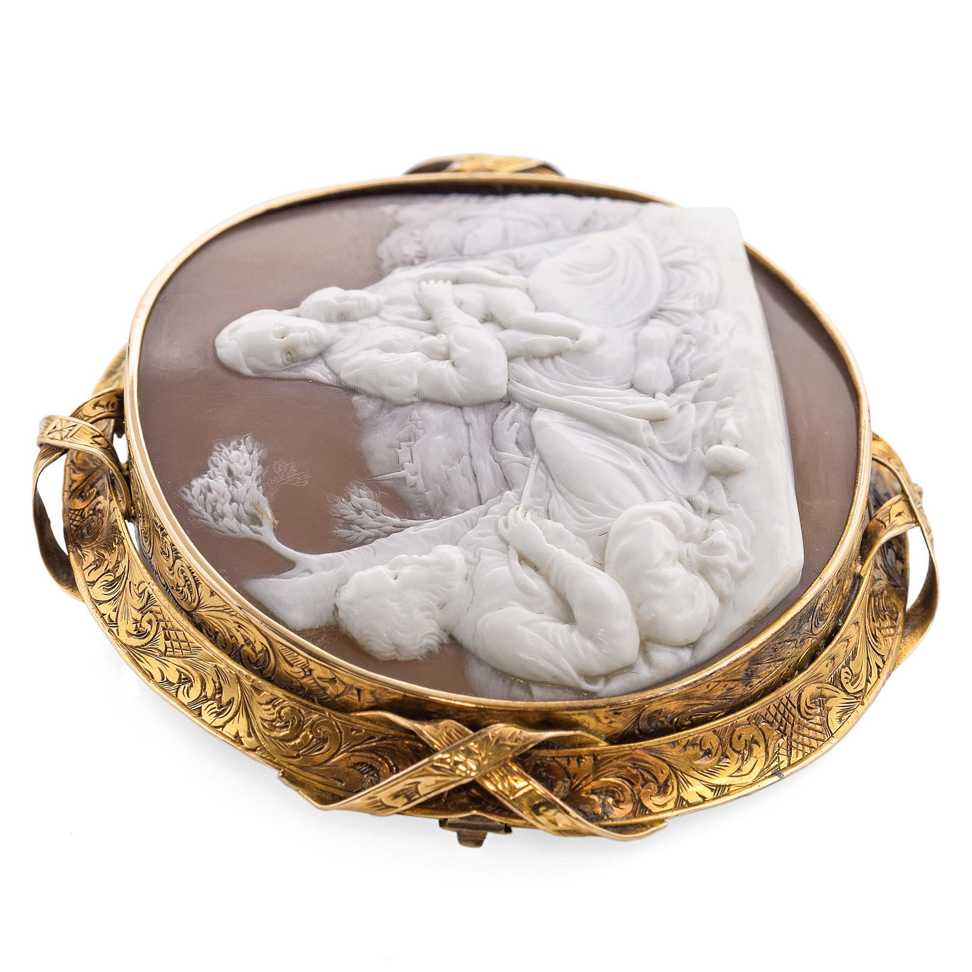 Antique 17K Yellow Gold Mary Joseph & Baby Jesus Shell Cameo Brooch For Sale 1