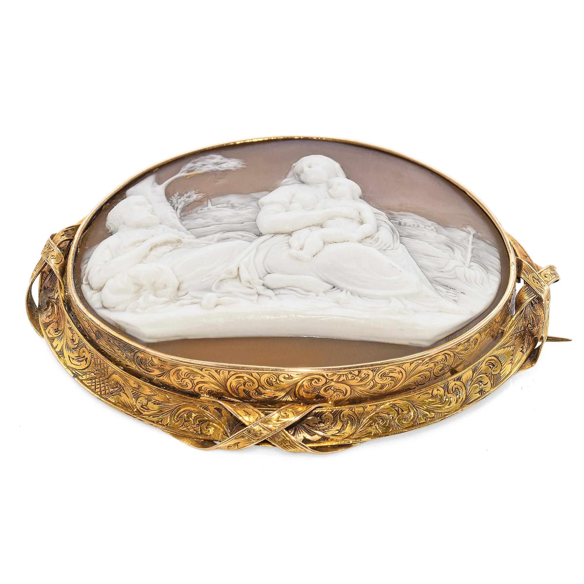 Antique 17K Yellow Gold Mary Joseph & Baby Jesus Shell Cameo Brooch For Sale 2