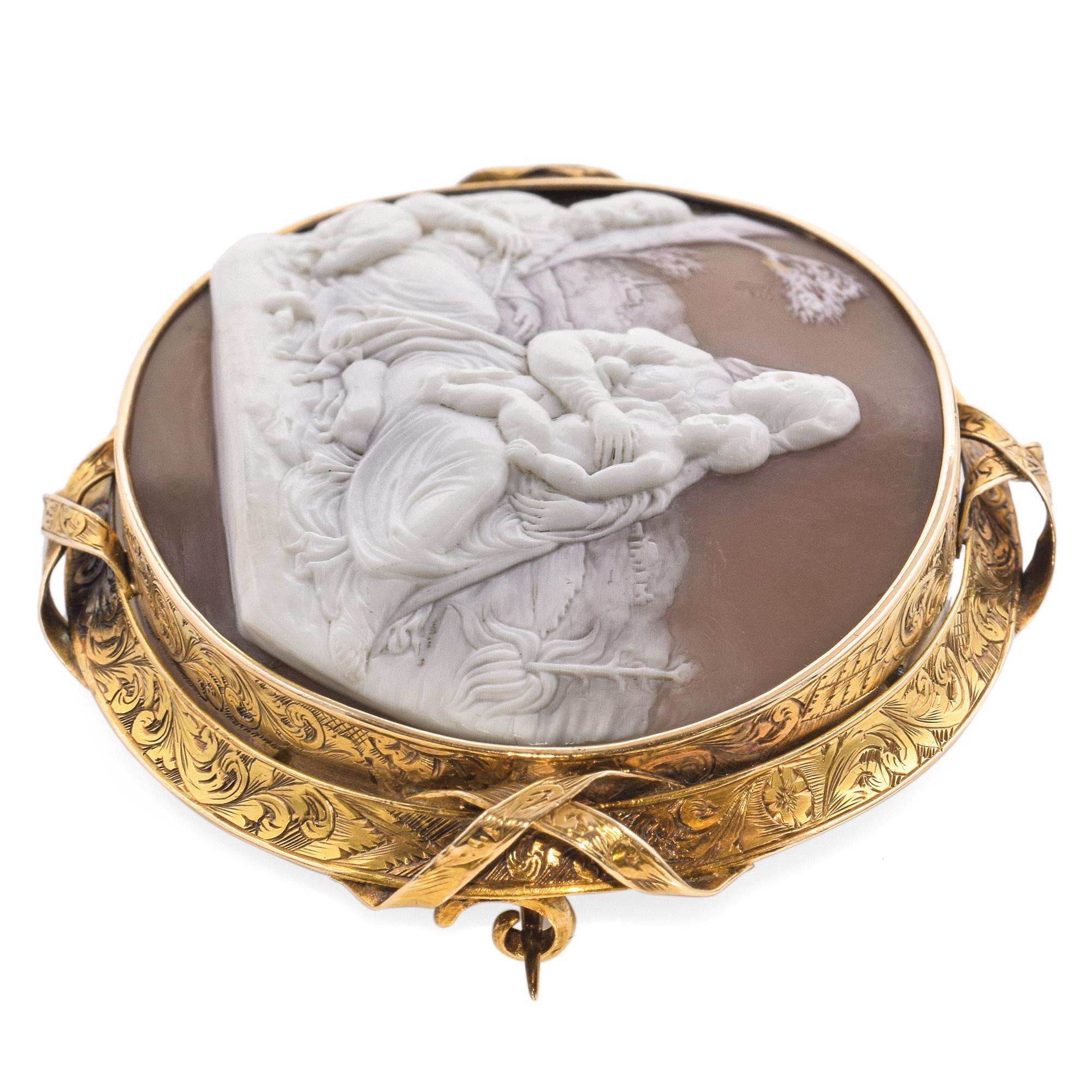 Antique 17K Yellow Gold Mary Joseph & Baby Jesus Shell Cameo Brooch For Sale 3