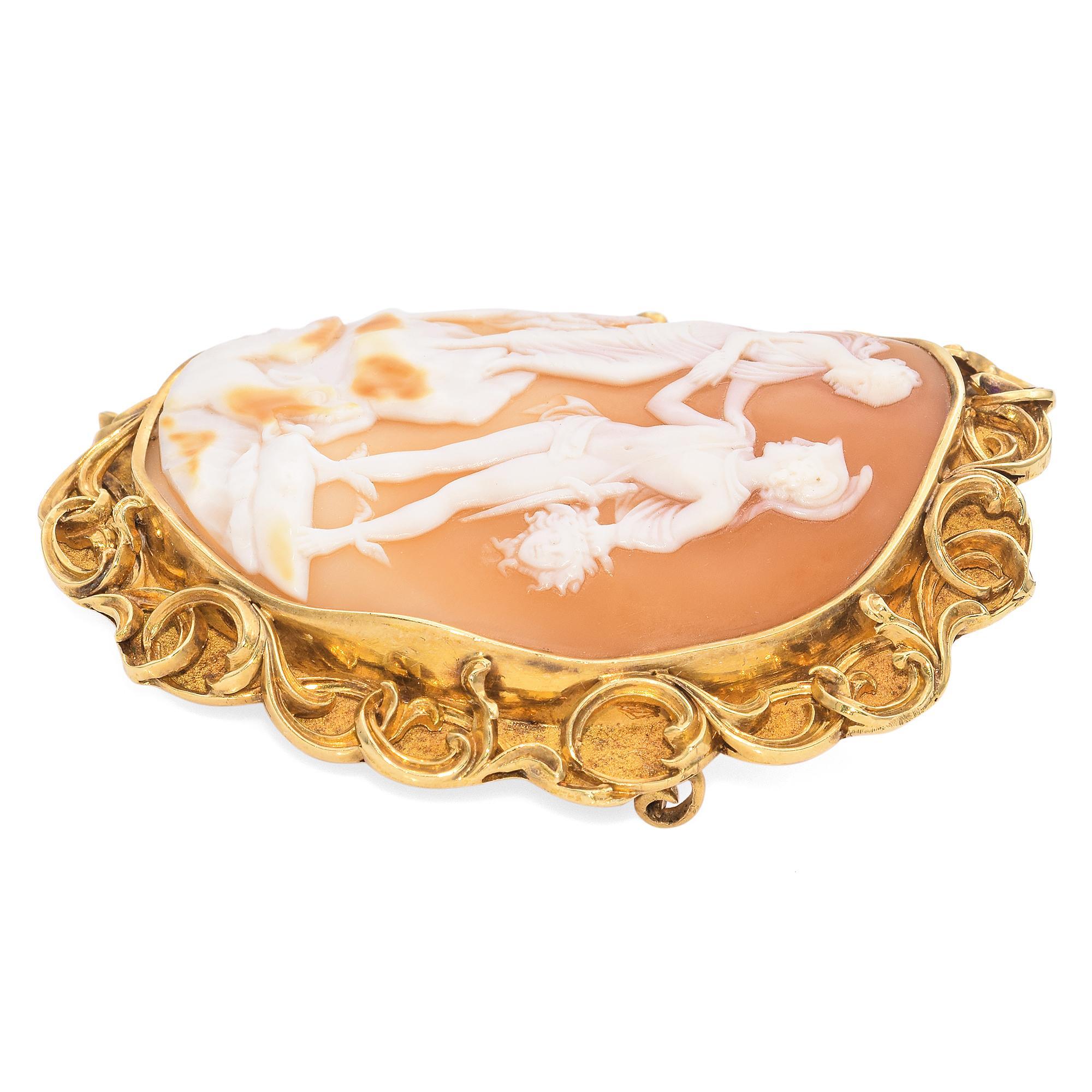 Antique 17K Yellow Gold Perseus Leading Andromeda Shell Cameo Brooch In Good Condition For Sale In New York, NY