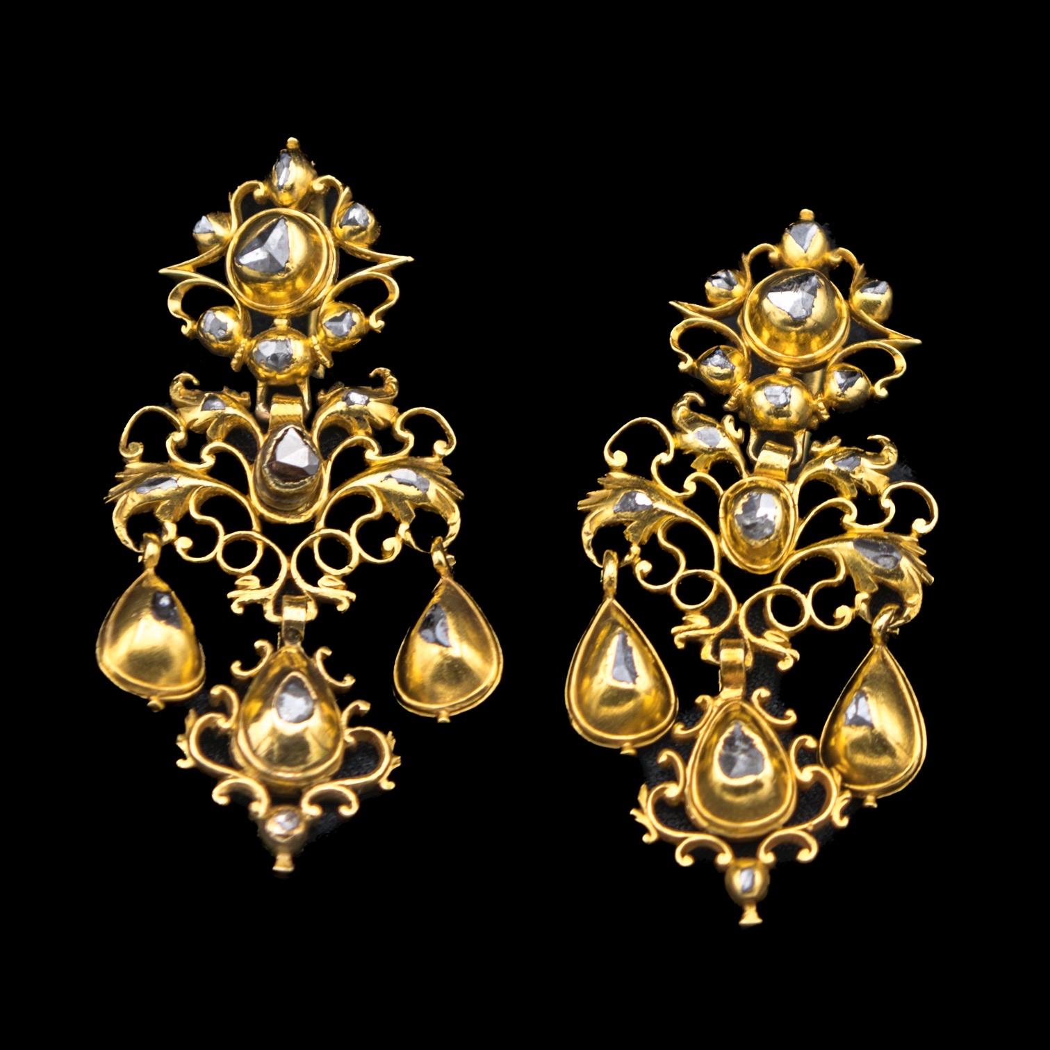 Ancienne Demi-Parure en or jaune à diamants sequilés du 17e/18e siècle Portugais en vente 3