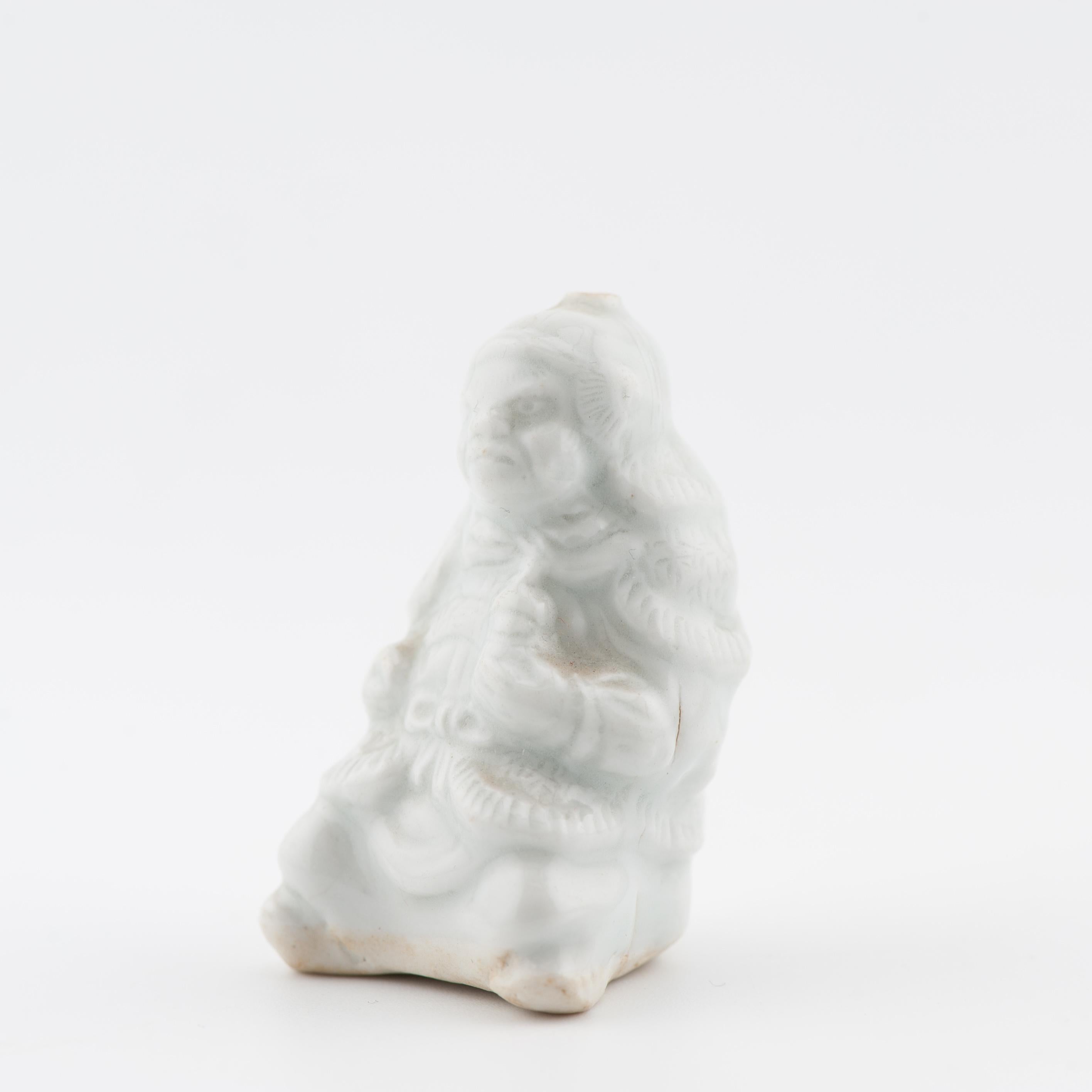 Antiquities 17th C Dehua Blanc de Chine Miniature Chinese Opera Theater figure en vente 4