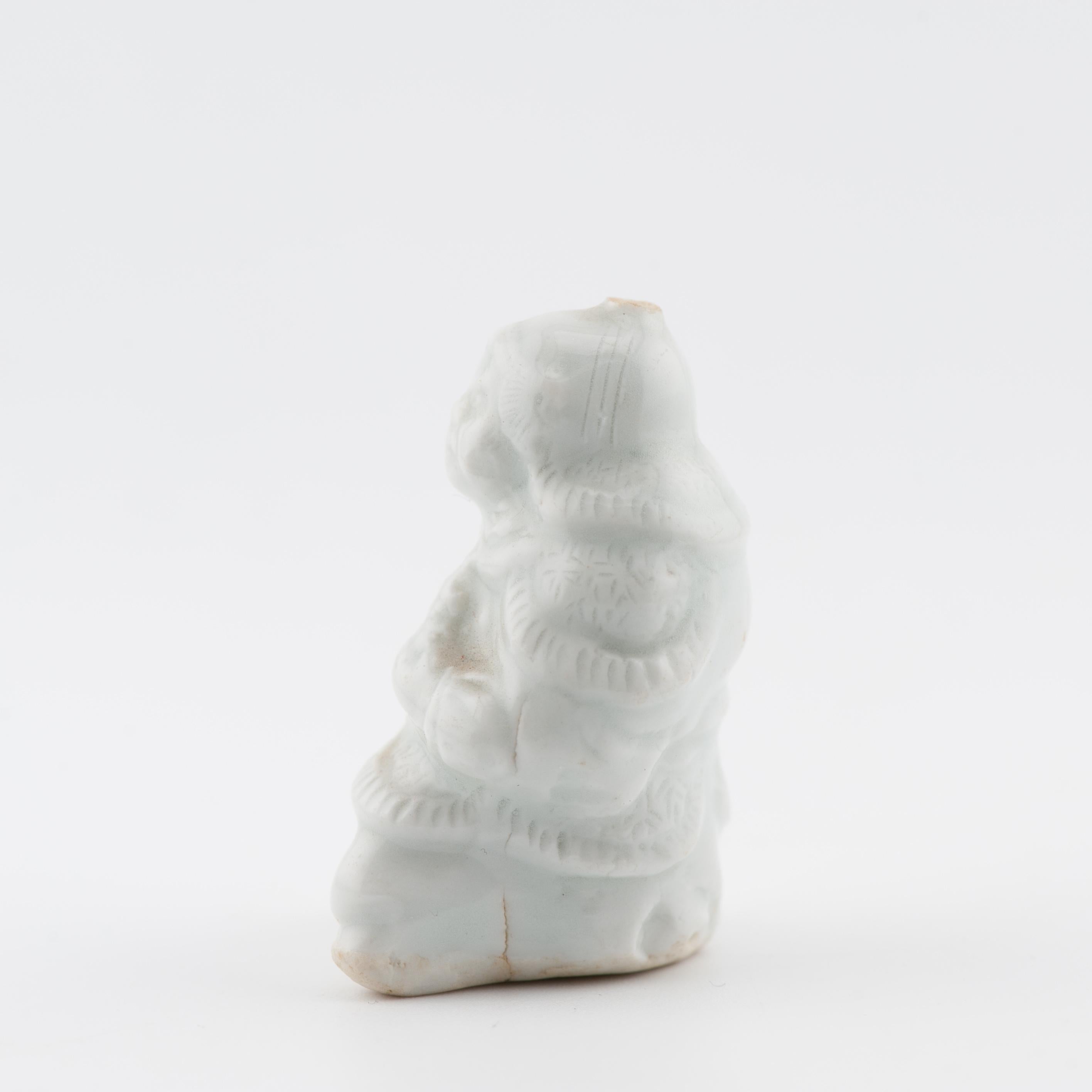 XVIIIe siècle et antérieur Antiquities 17th C Dehua Blanc de Chine Miniature Chinese Opera Theater figure en vente