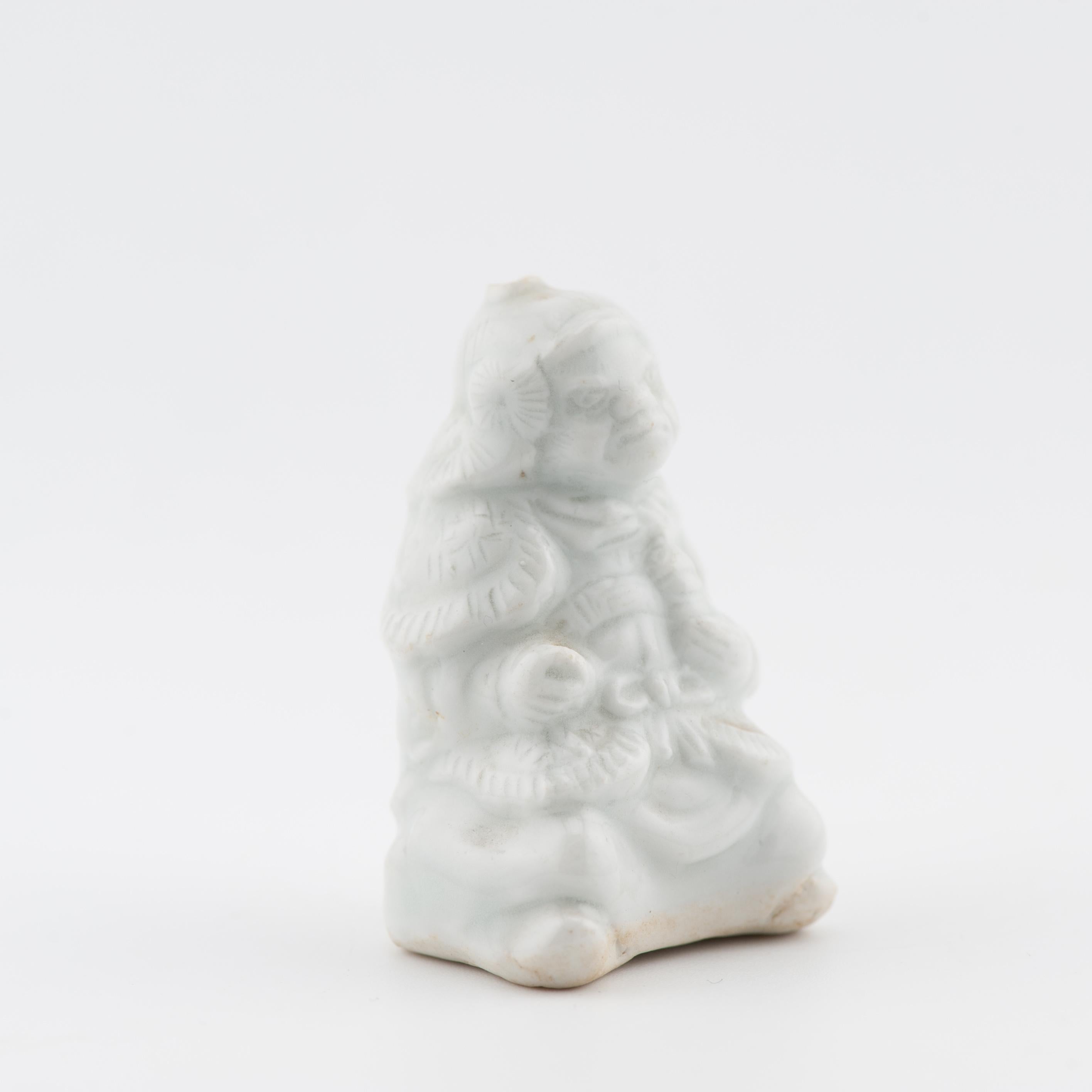 Porcelaine Antiquities 17th C Dehua Blanc de Chine Miniature Chinese Opera Theater figure en vente