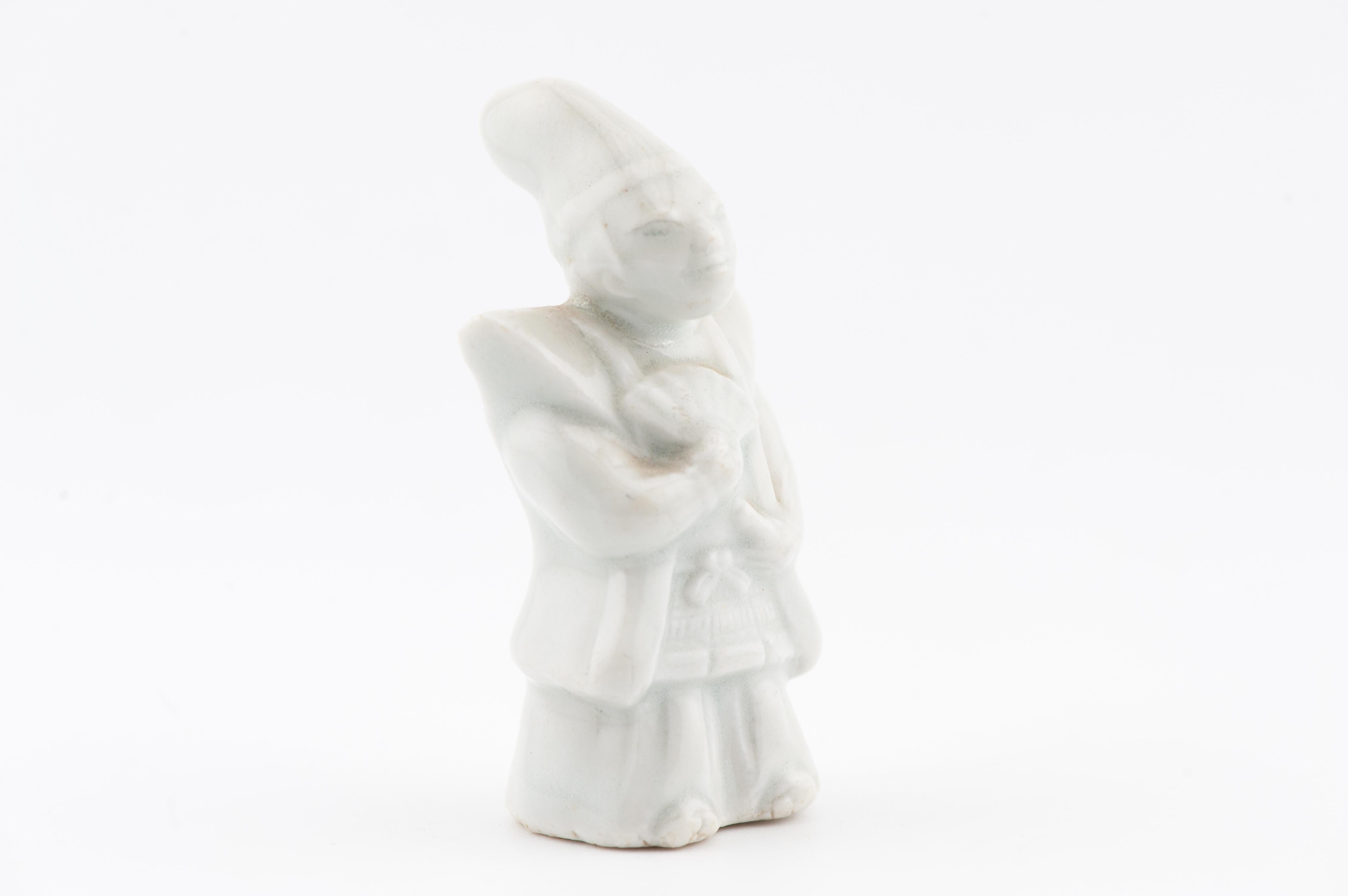 Porcelaine Antiquities 17th C Dehua Blanc de Chine Miniature Chinese Opera Theater figure en vente