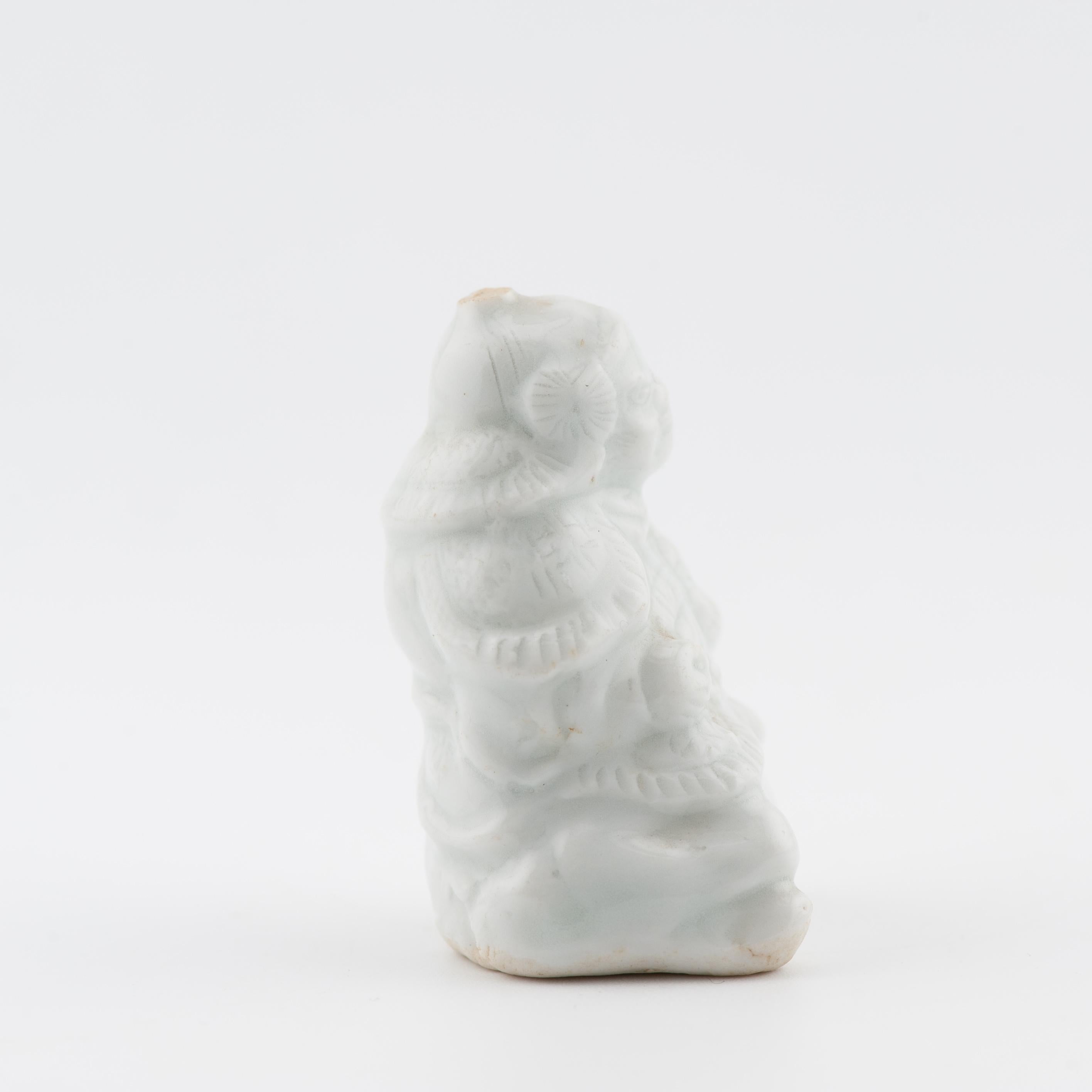 Antiquities 17th C Dehua Blanc de Chine Miniature Chinese Opera Theater figure en vente 1