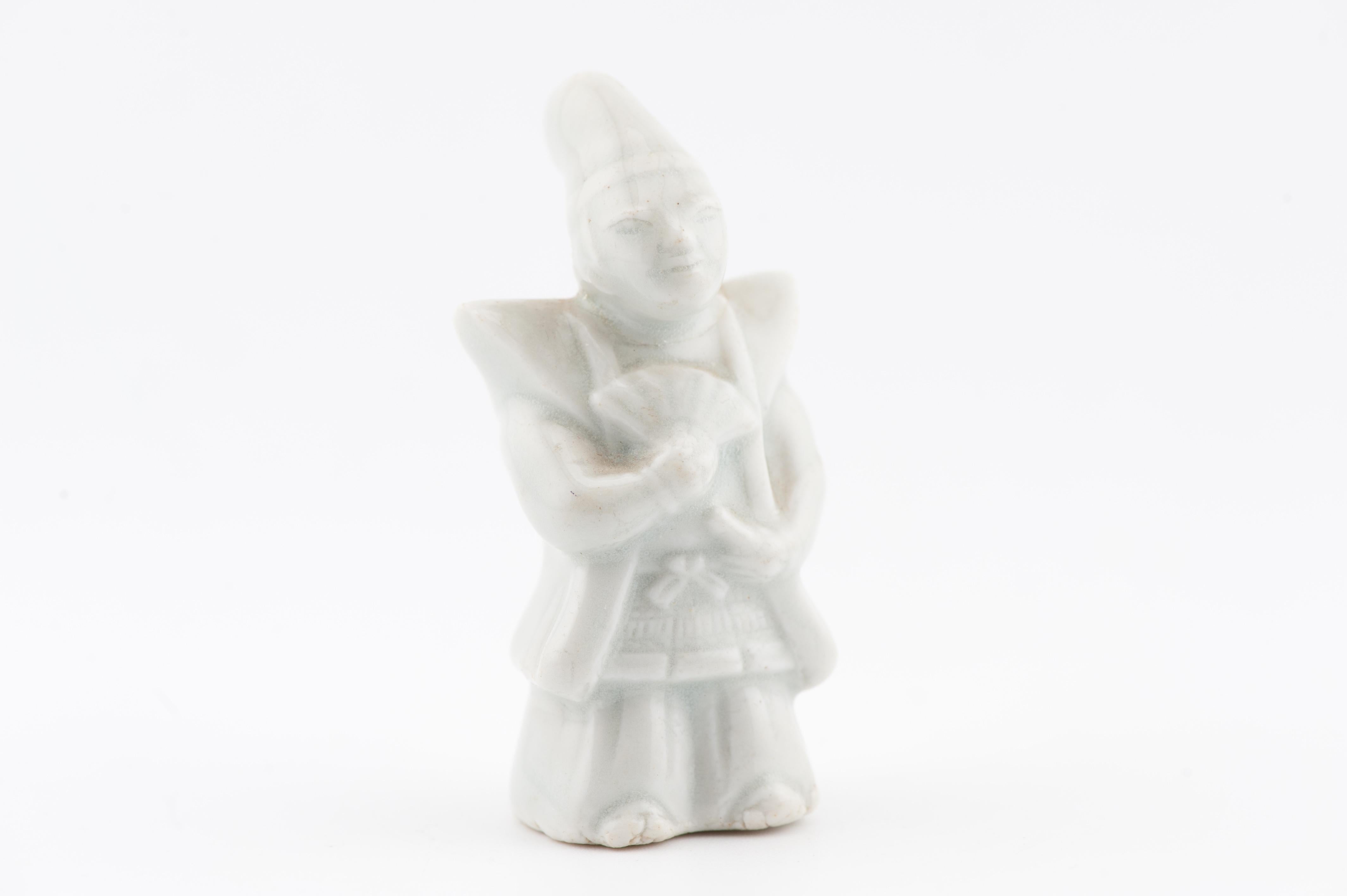 Antiquities 17th C Dehua Blanc de Chine Miniature Chinese Opera Theater figure en vente 1