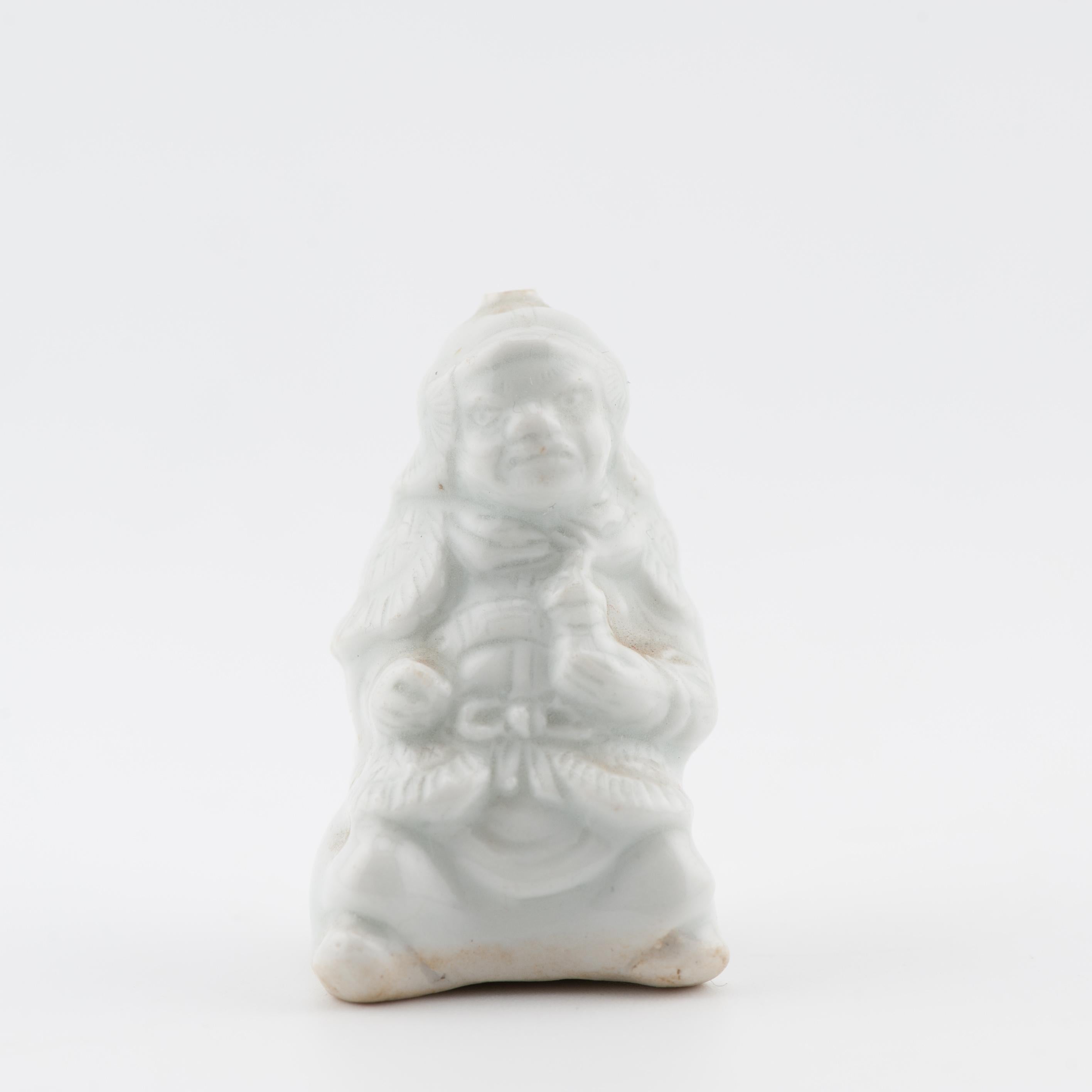 Antiquities 17th C Dehua Blanc de Chine Miniature Chinese Opera Theater figure en vente 2