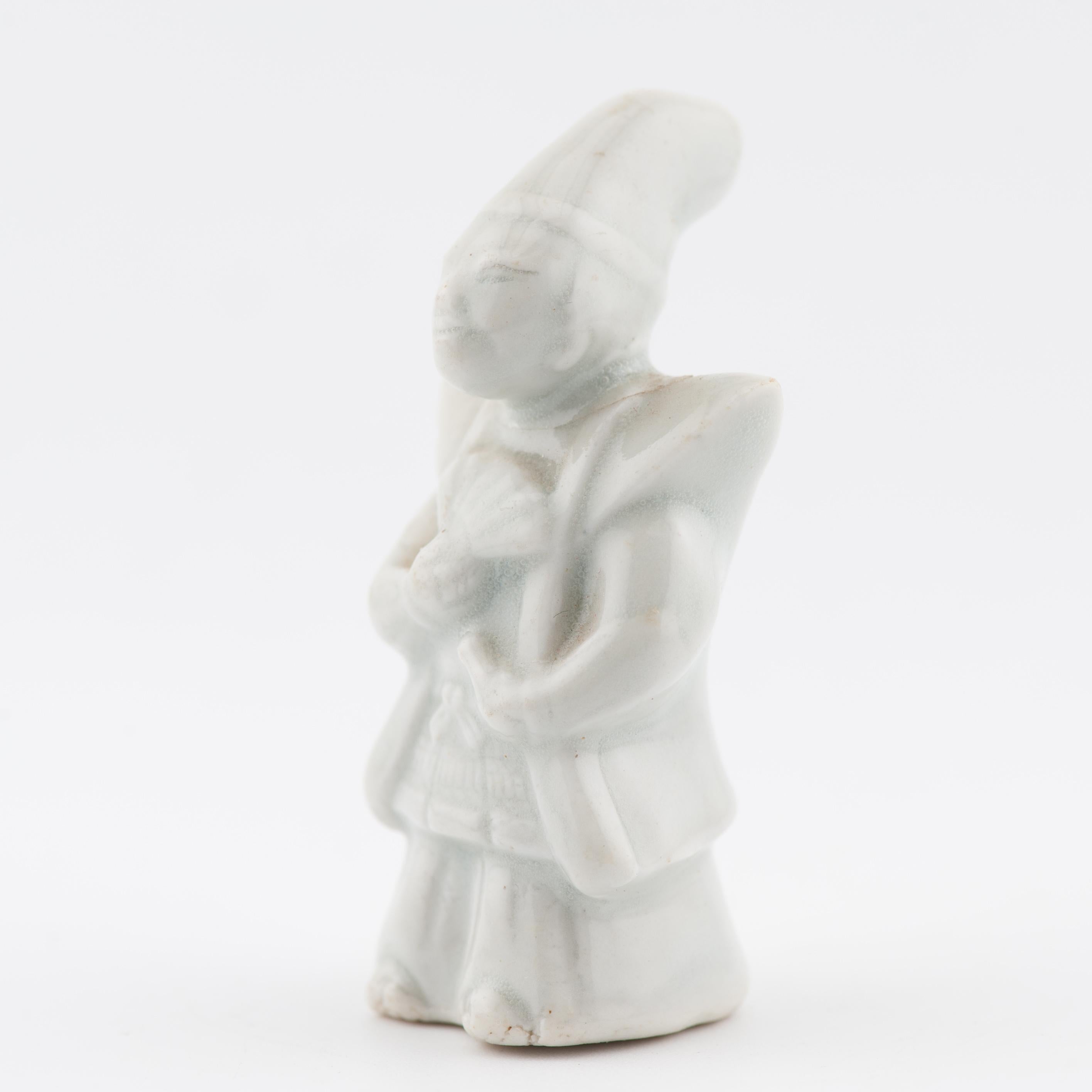 Antiquities 17th C Dehua Blanc de Chine Miniature Chinese Opera Theater figure en vente 2