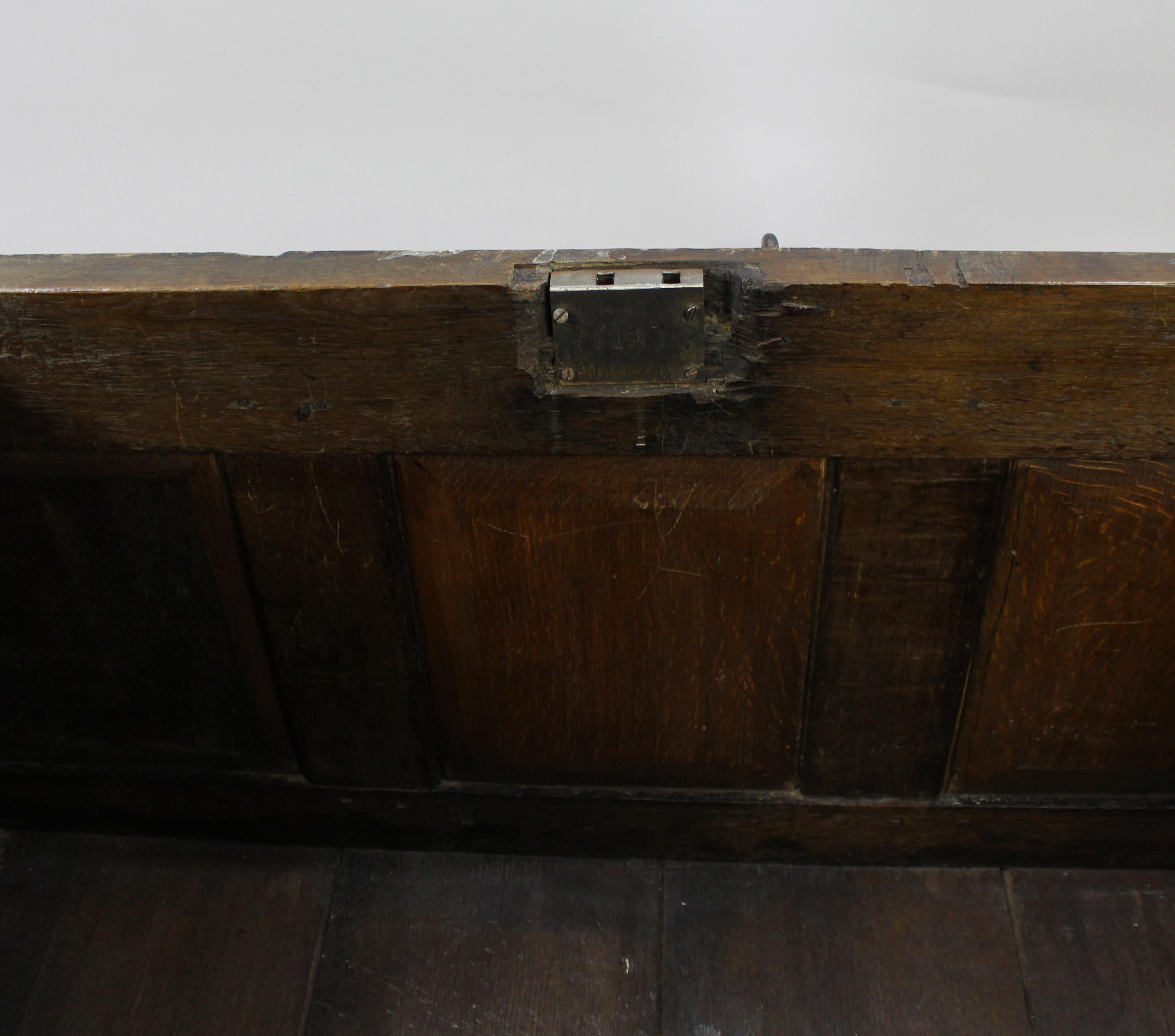 Antique 17th C. English Oak Coffer For Sale 3