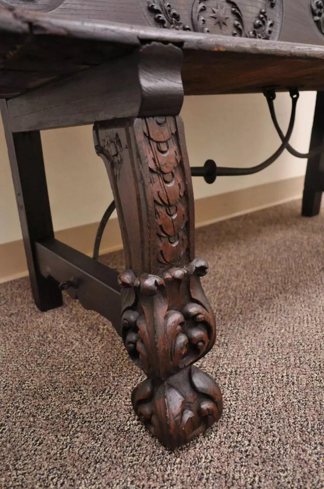 XVIIIe siècle et antérieur Ancienne banquette en chêne sculpté et fer forgé de la Renaissance anglaise du 17ème C. en vente