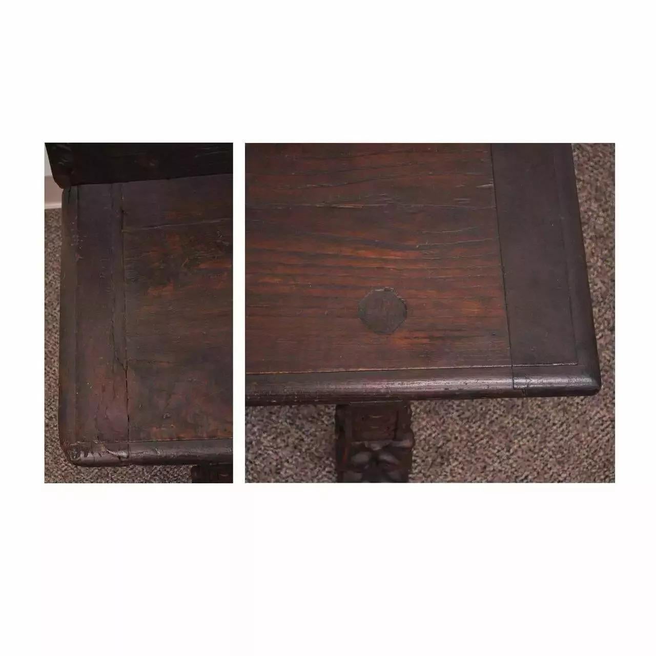 Ancienne banquette en chêne sculpté et fer forgé de la Renaissance anglaise du 17ème C. en vente 1