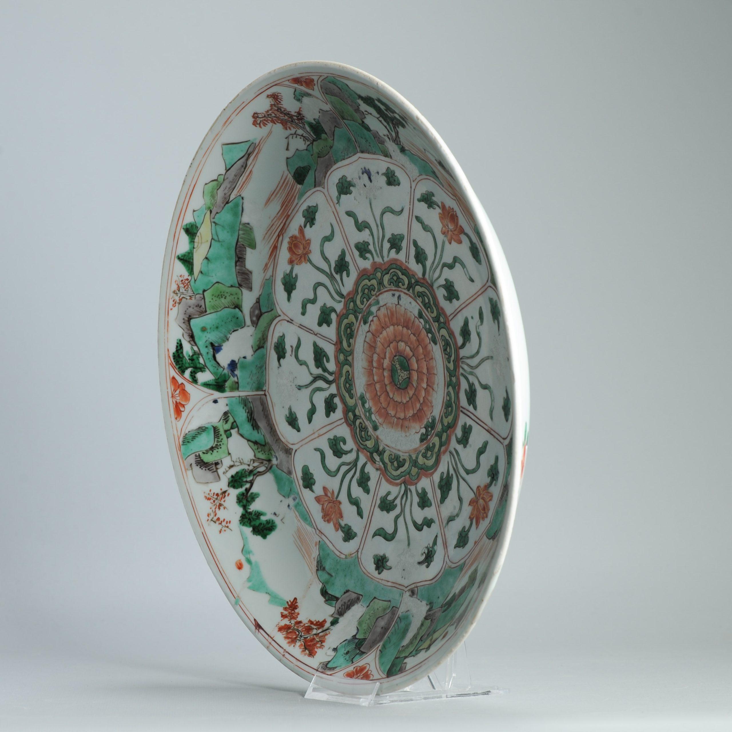Ancien plat d'époque Kangxi 17e siècle Porcelaine chinoise Famille Verte Paysages en vente 6