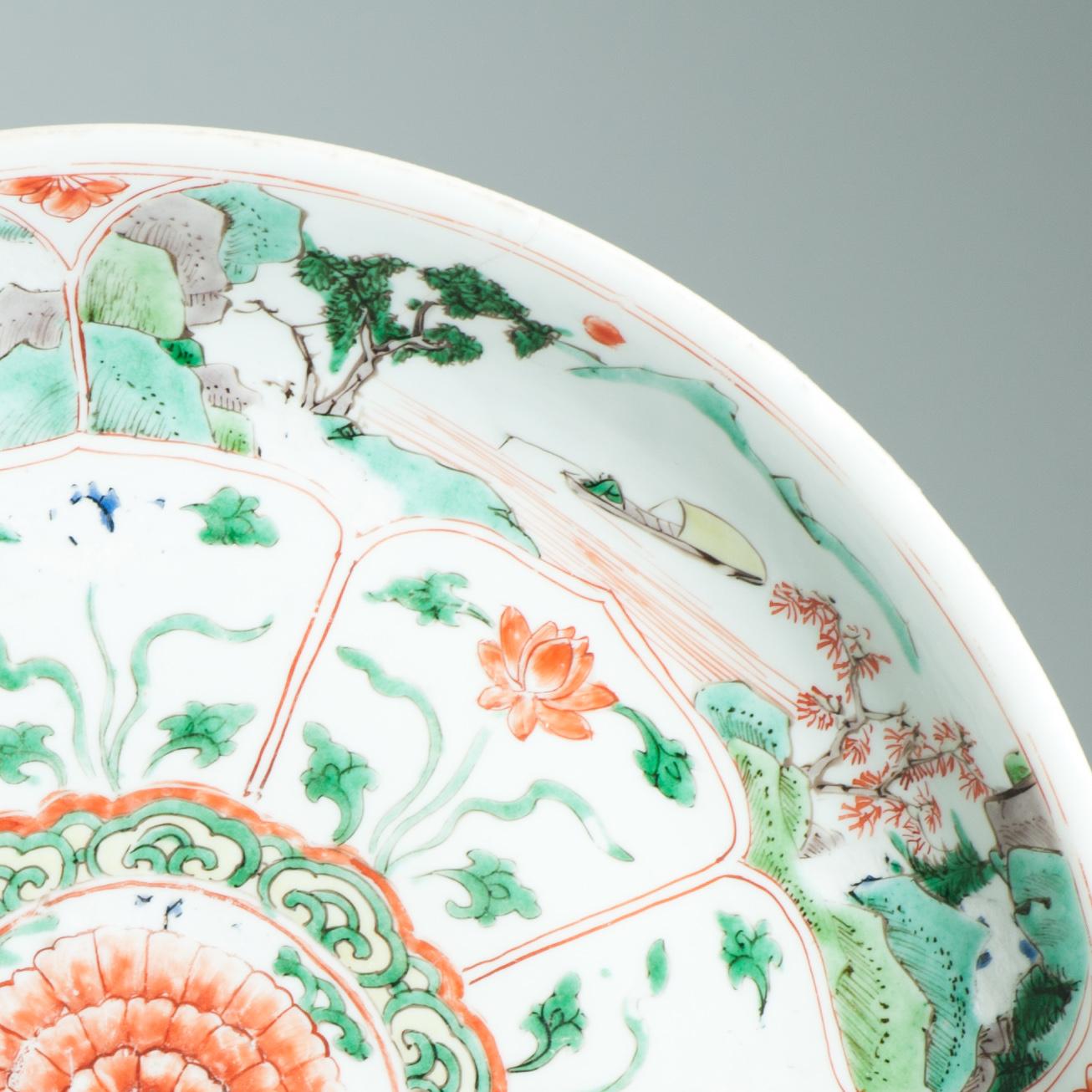 Chinois Ancien plat d'époque Kangxi 17e siècle Porcelaine chinoise Famille Verte Paysages en vente
