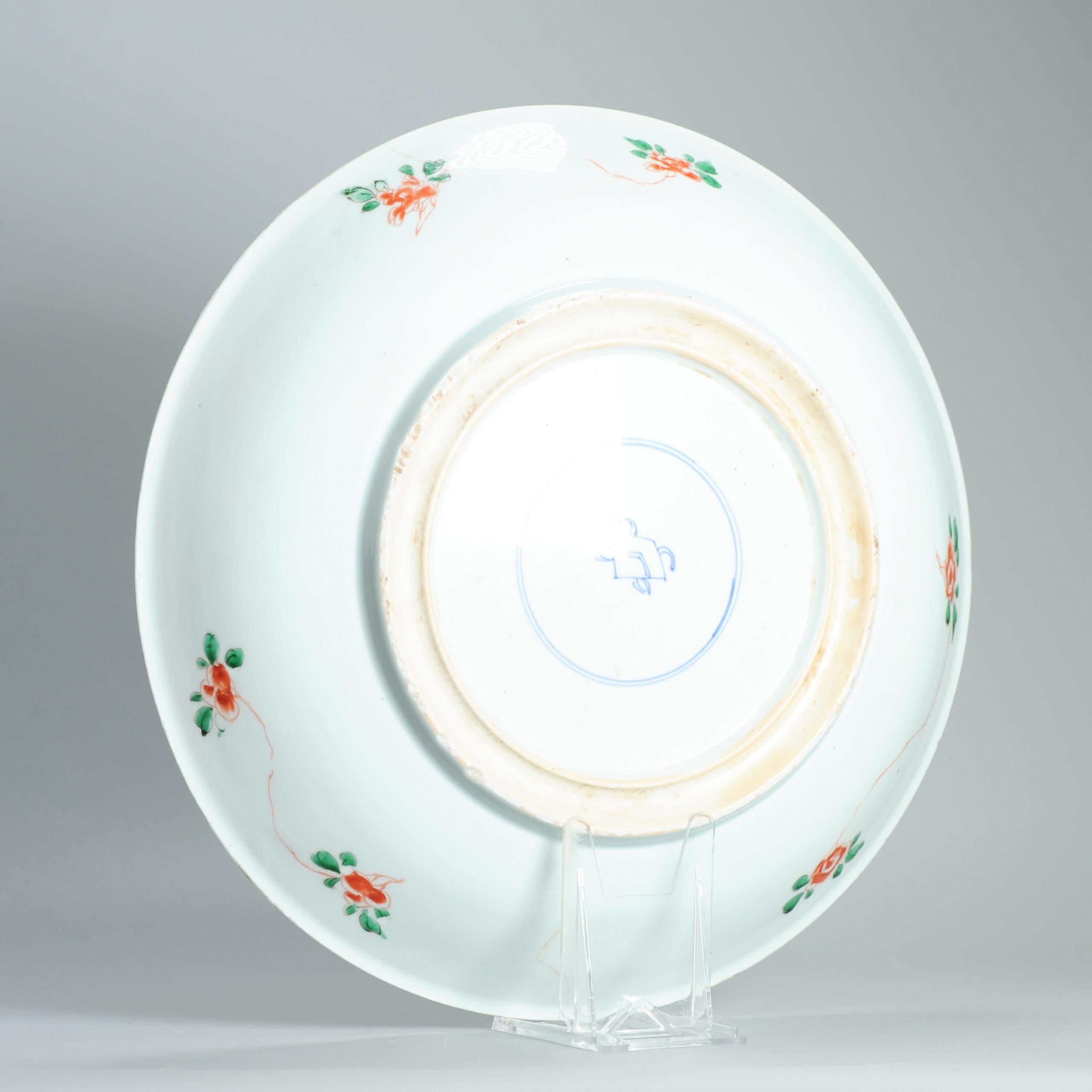 Ancien plat d'époque Kangxi 17e siècle Porcelaine chinoise Famille Verte Paysages Bon état - En vente à Amsterdam, Noord Holland