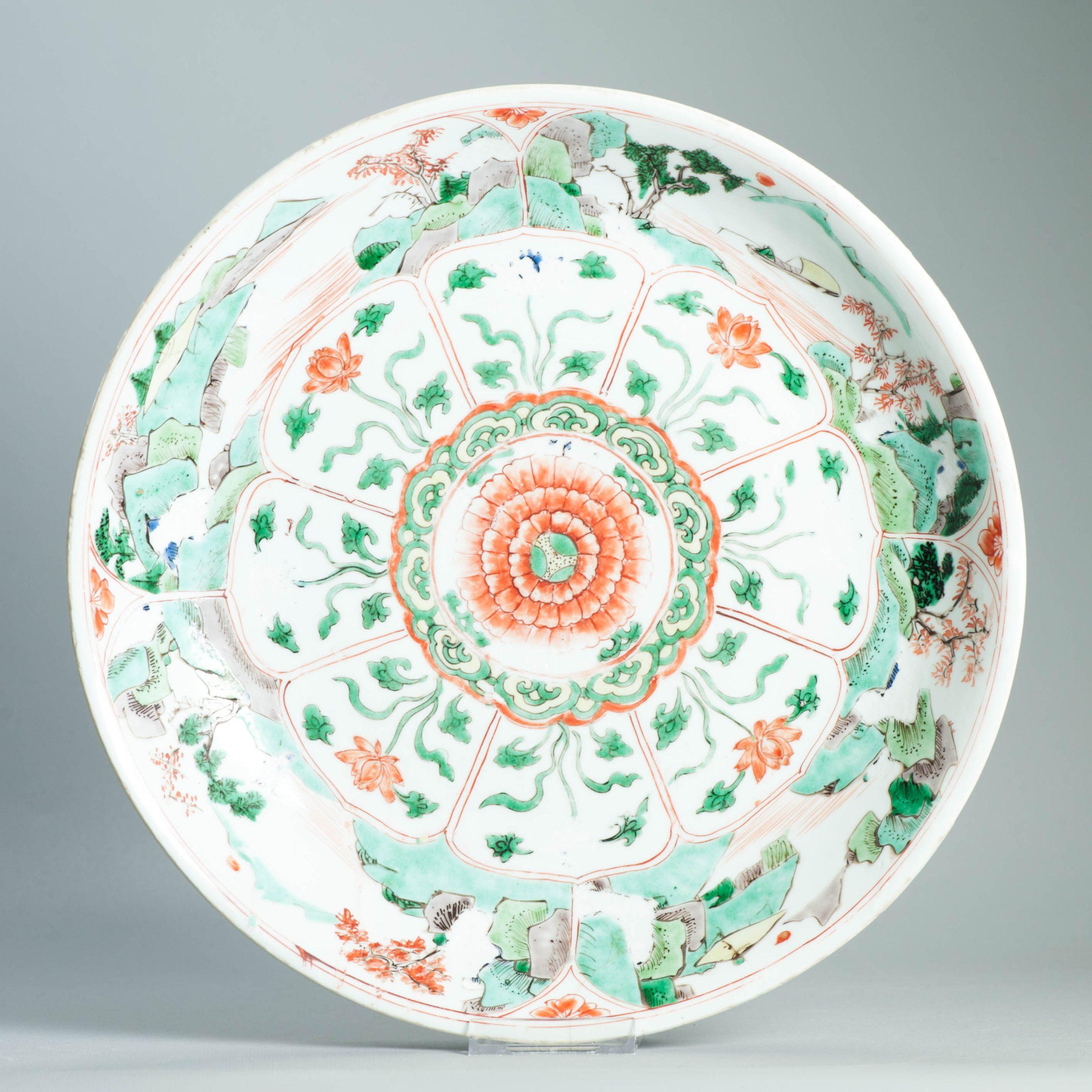Ancien plat d'époque Kangxi 17e siècle Porcelaine chinoise Famille Verte Paysages en vente 3