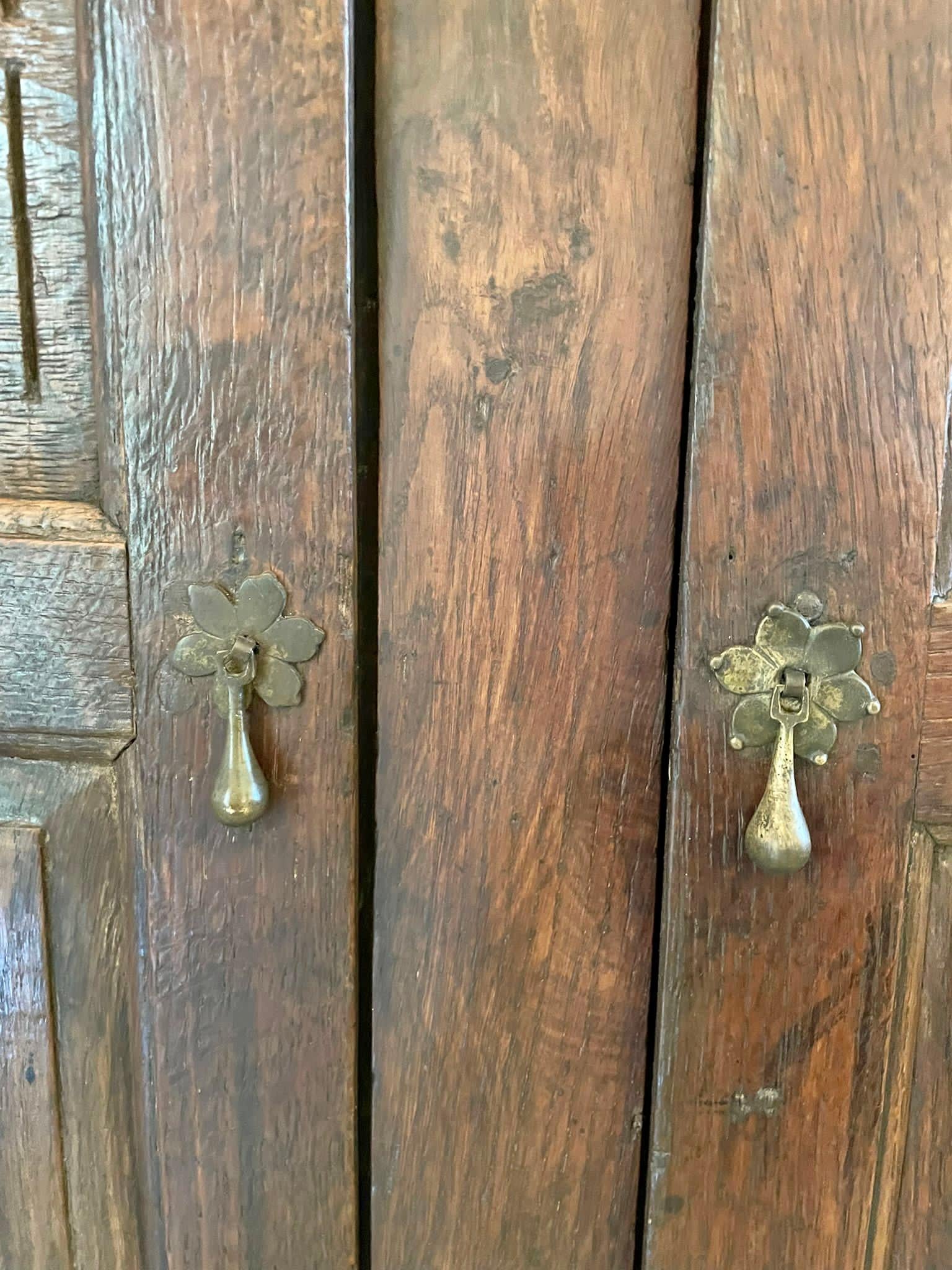 Antique 17th Century Antique Carved Oak Court Cupboard In Good Condition In Suffolk, GB