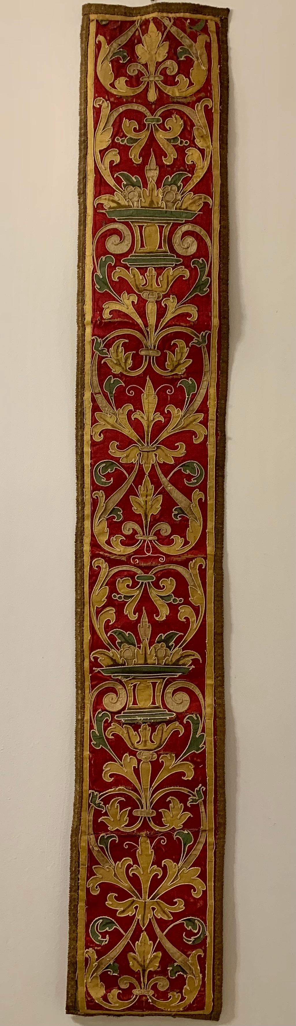 Panneau de broderie italien baroque ancien du 17ème siècle en soie et fil métallique en vente 5