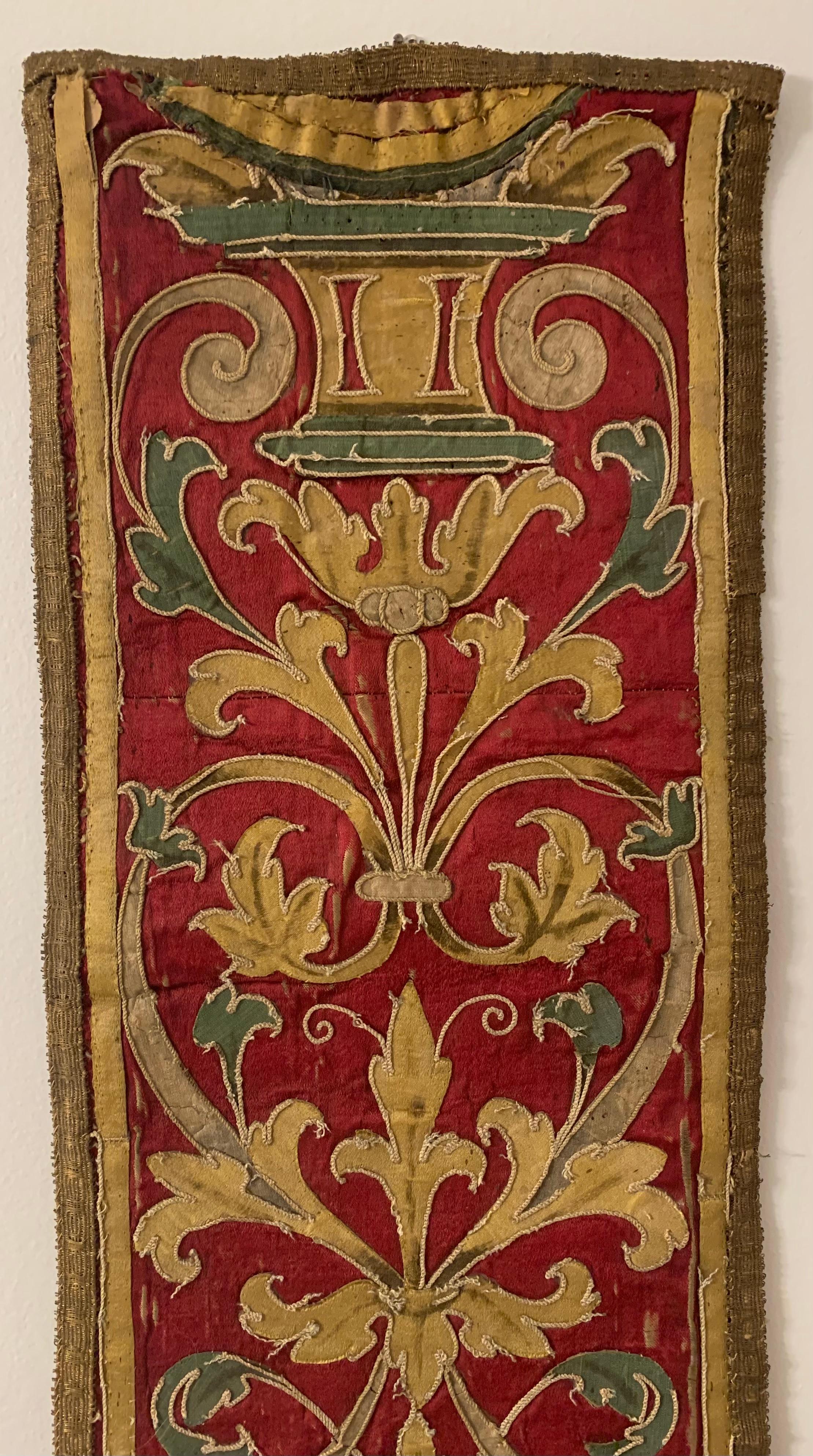 Fine 17th century Baroque period silk and metallic thread embroidery panel.
Excellent vibrant colors of bold burgundy, pale cream and beautiful, elegant teal with a border of textured woven metallic thread. Unusually fine state of preservation to