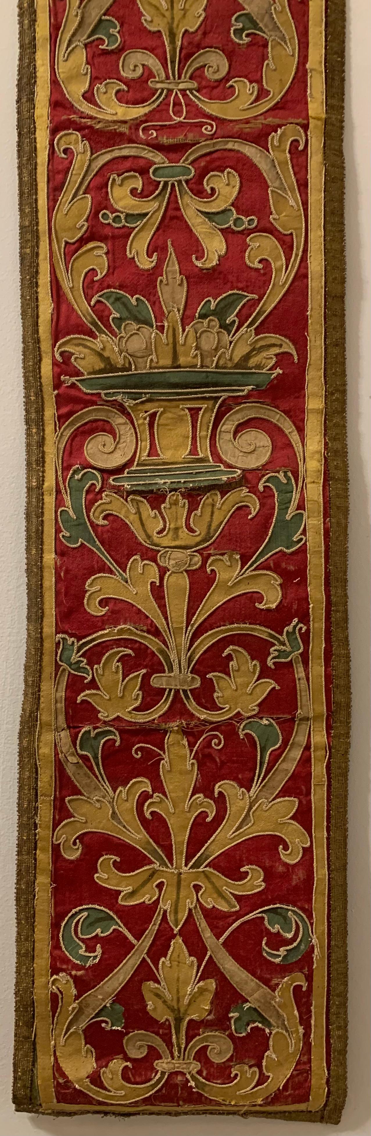 Fait main Panneau de broderie italien baroque ancien du 17ème siècle en soie et fil métallique en vente