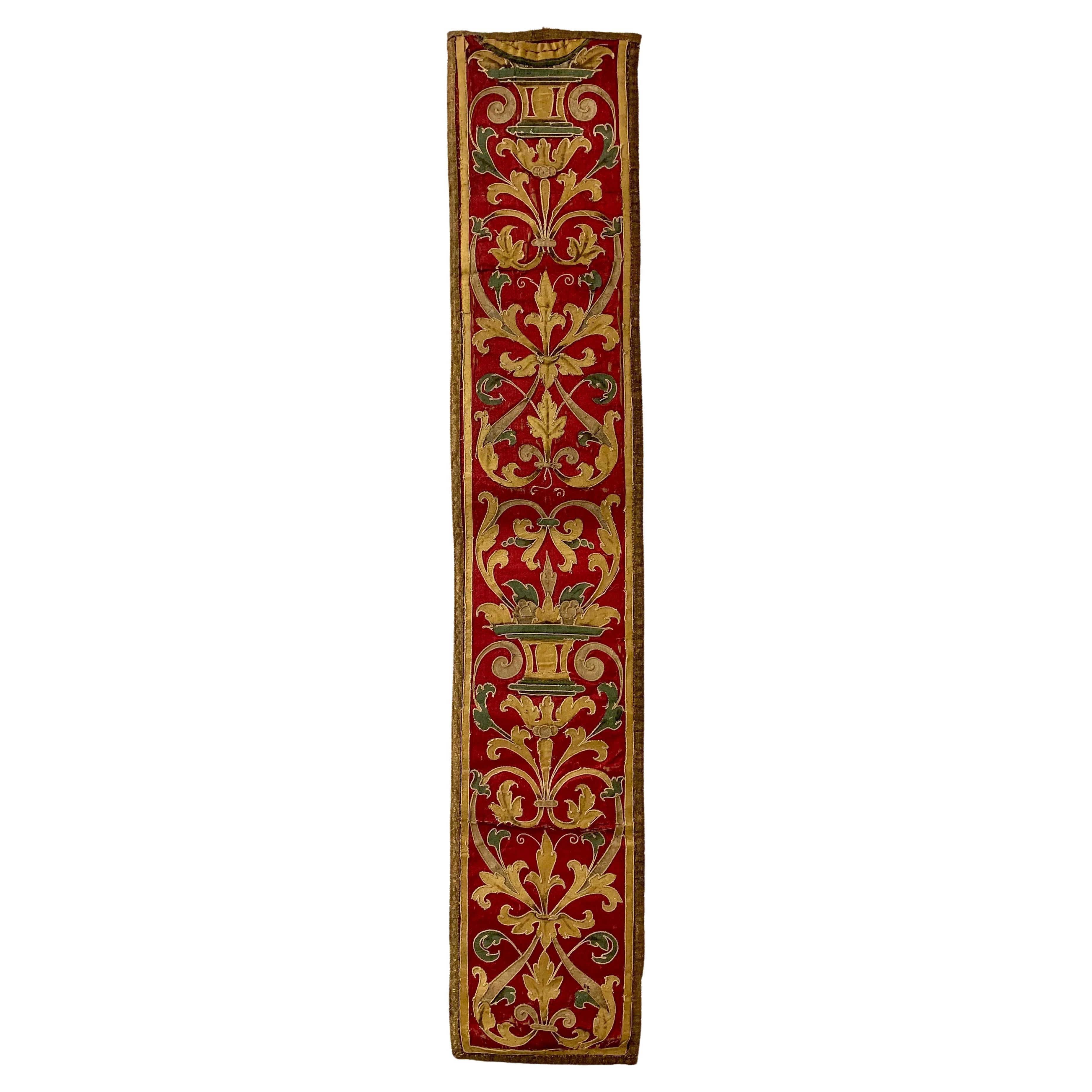 Antiguo panel de seda italiana barroca del siglo XVII, bordado con hilos metálicos
