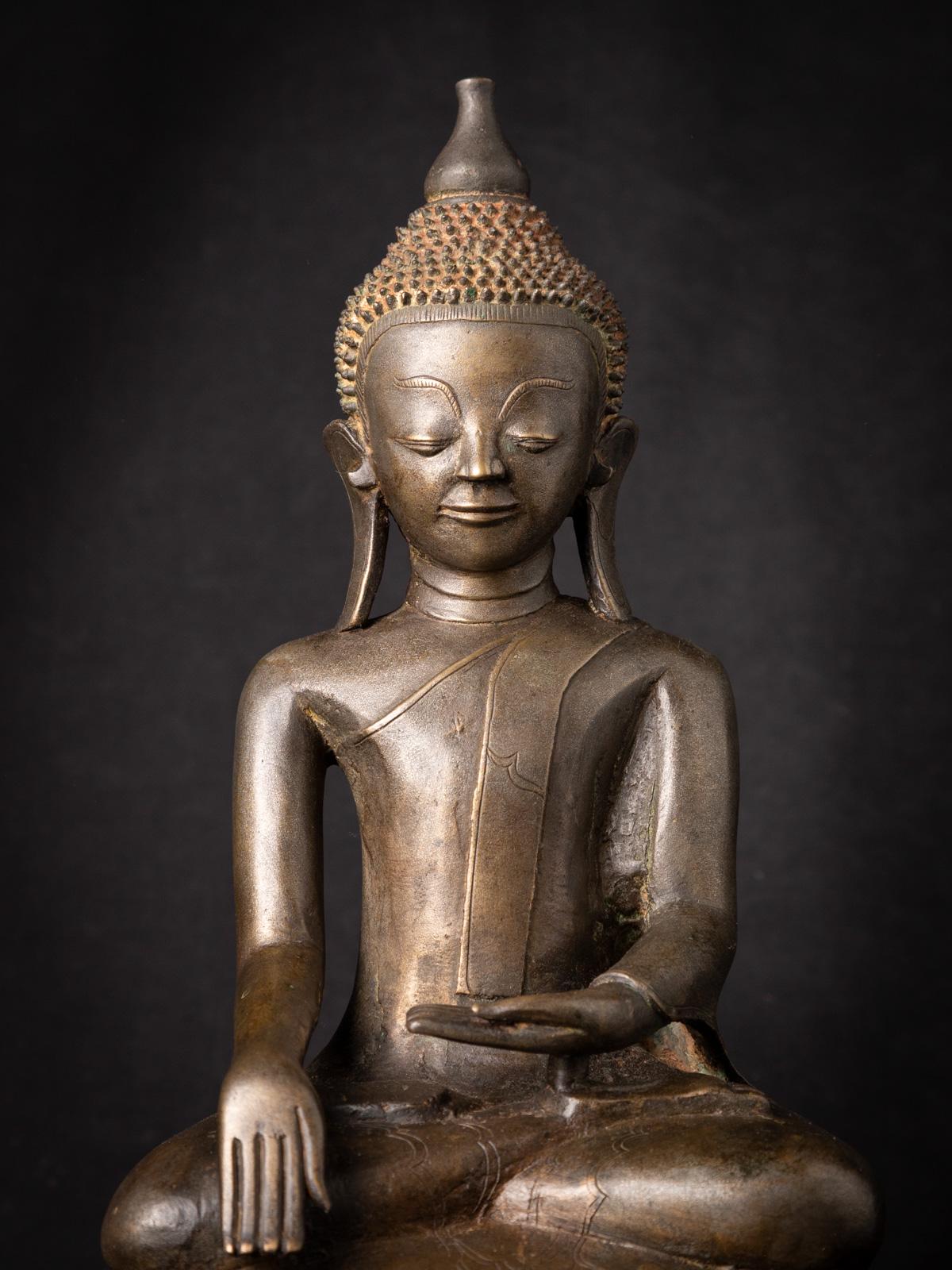 Statue ancienne de Bouddha en bronze de Birmanie du 17e siècle en vente 5