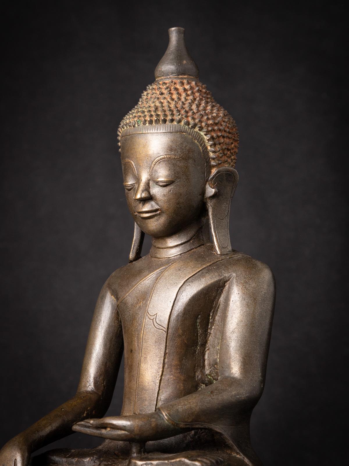 Statue ancienne de Bouddha en bronze de Birmanie du 17e siècle en vente 7