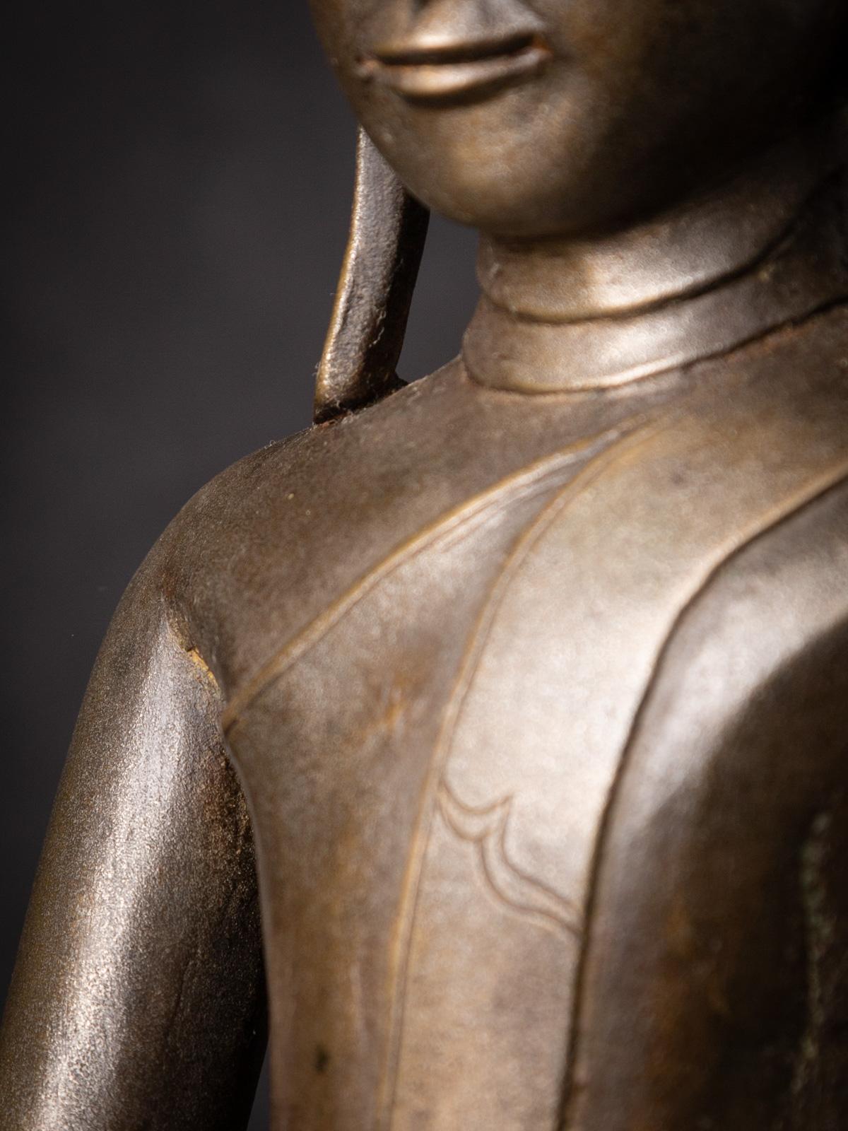 Statue ancienne de Bouddha en bronze de Birmanie du 17e siècle en vente 12