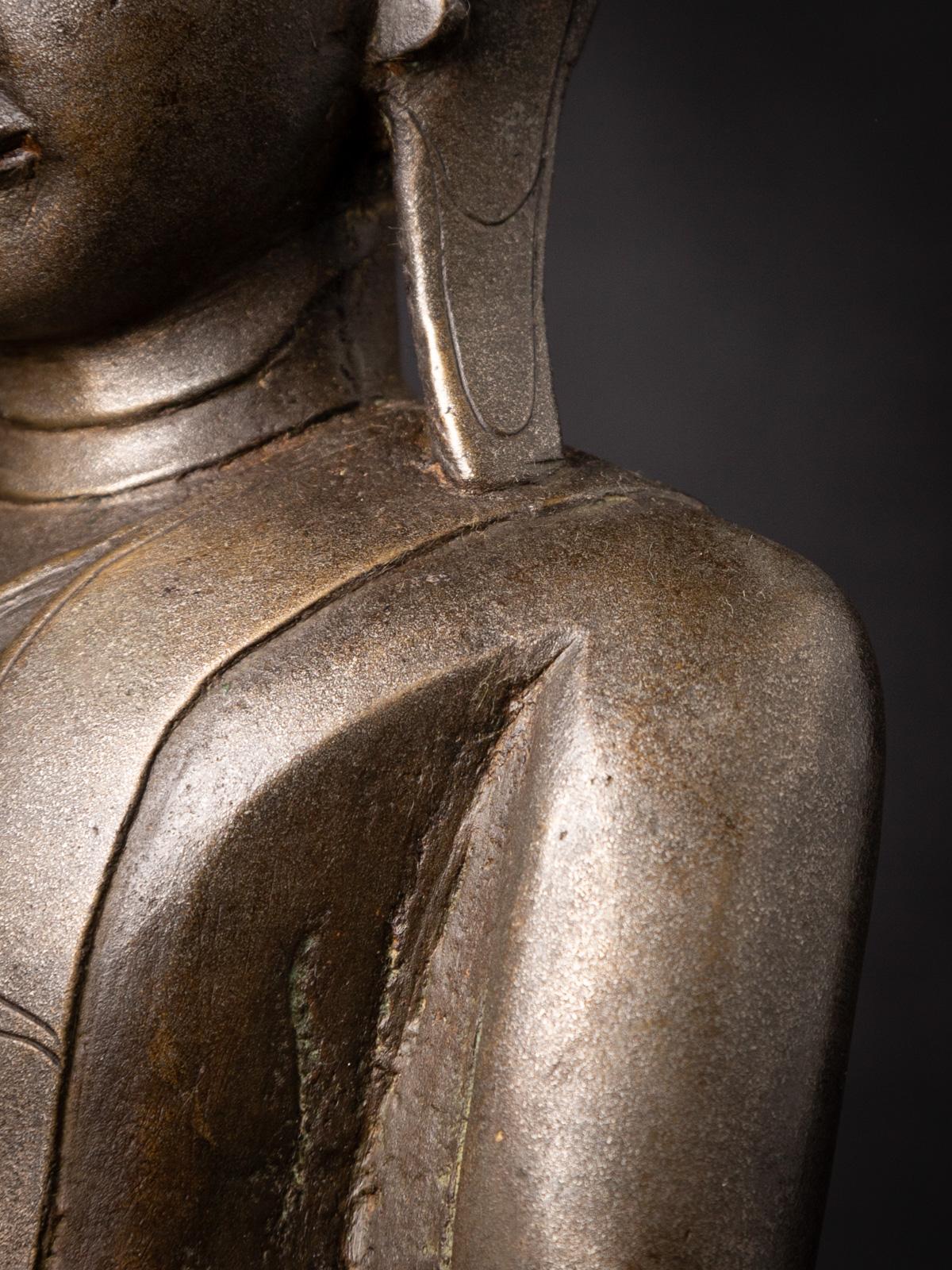 Statue ancienne de Bouddha en bronze de Birmanie du 17e siècle en vente 13