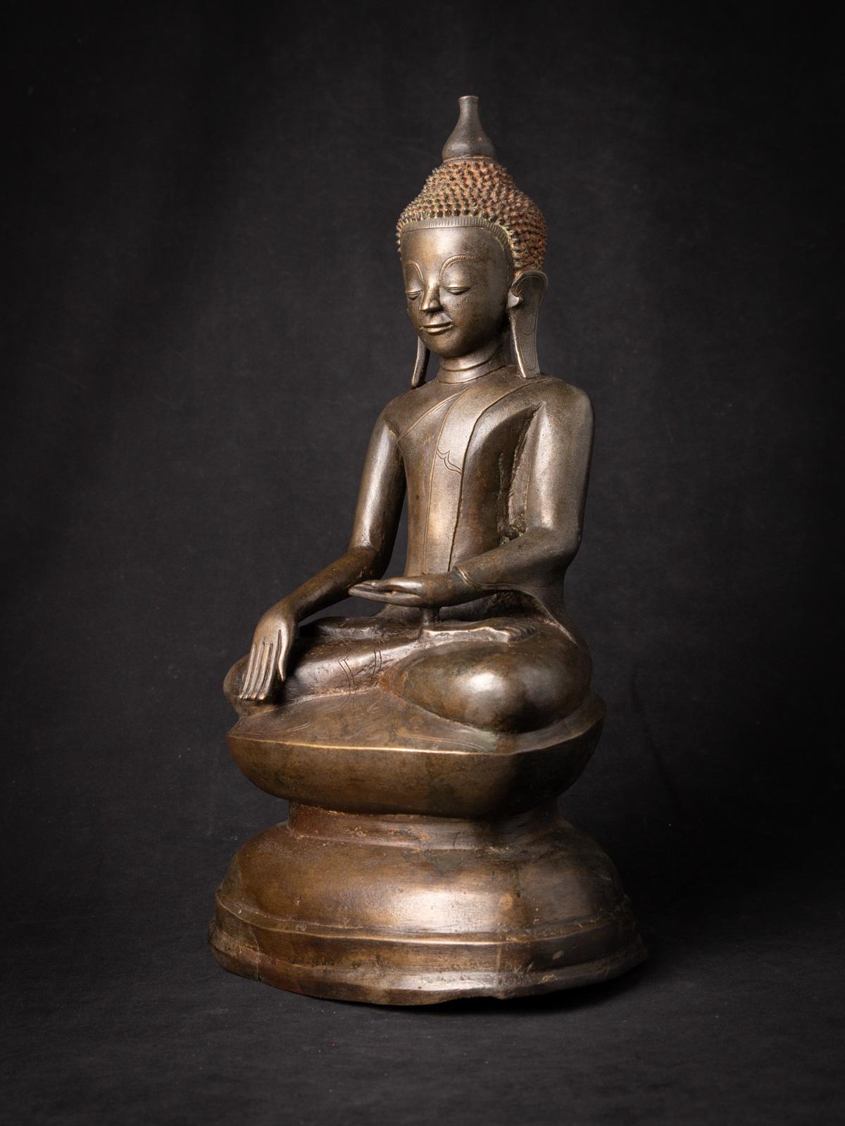 Statue ancienne de Bouddha en bronze de Birmanie du 17e siècle Bon état - En vente à DEVENTER, NL