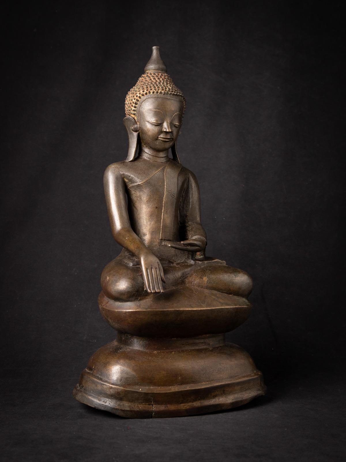 Statue ancienne de Bouddha en bronze de Birmanie du 17e siècle en vente 2
