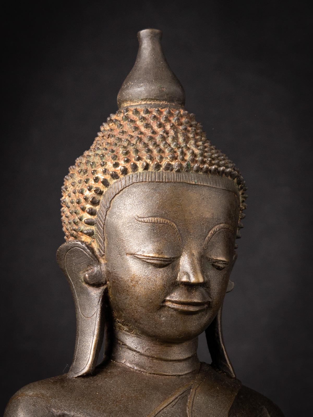 Statue ancienne de Bouddha en bronze de Birmanie du 17e siècle en vente 4