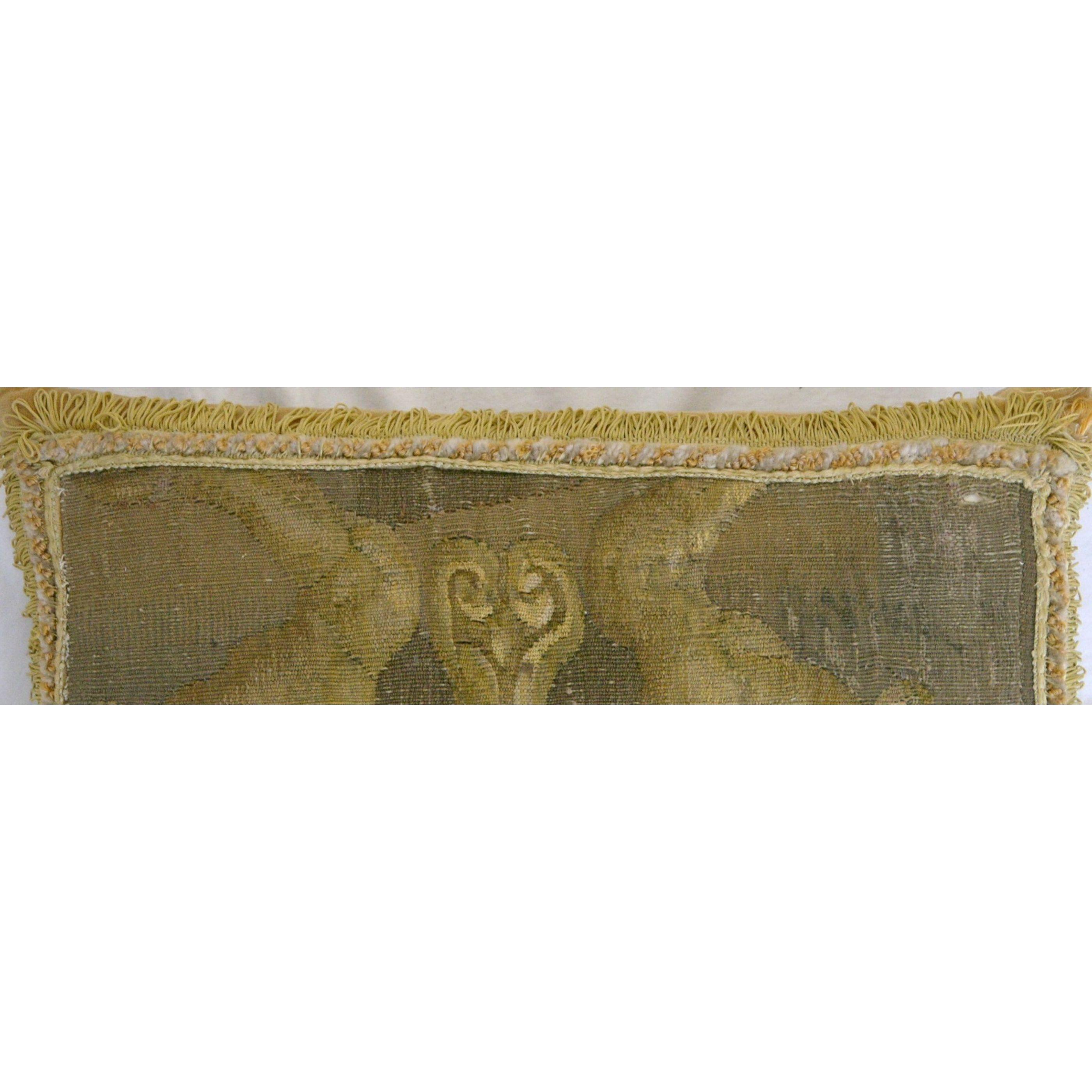 Belga Antico cuscino ad arazzo di Bruxelles del XVII secolo 19'' X 12'' in vendita
