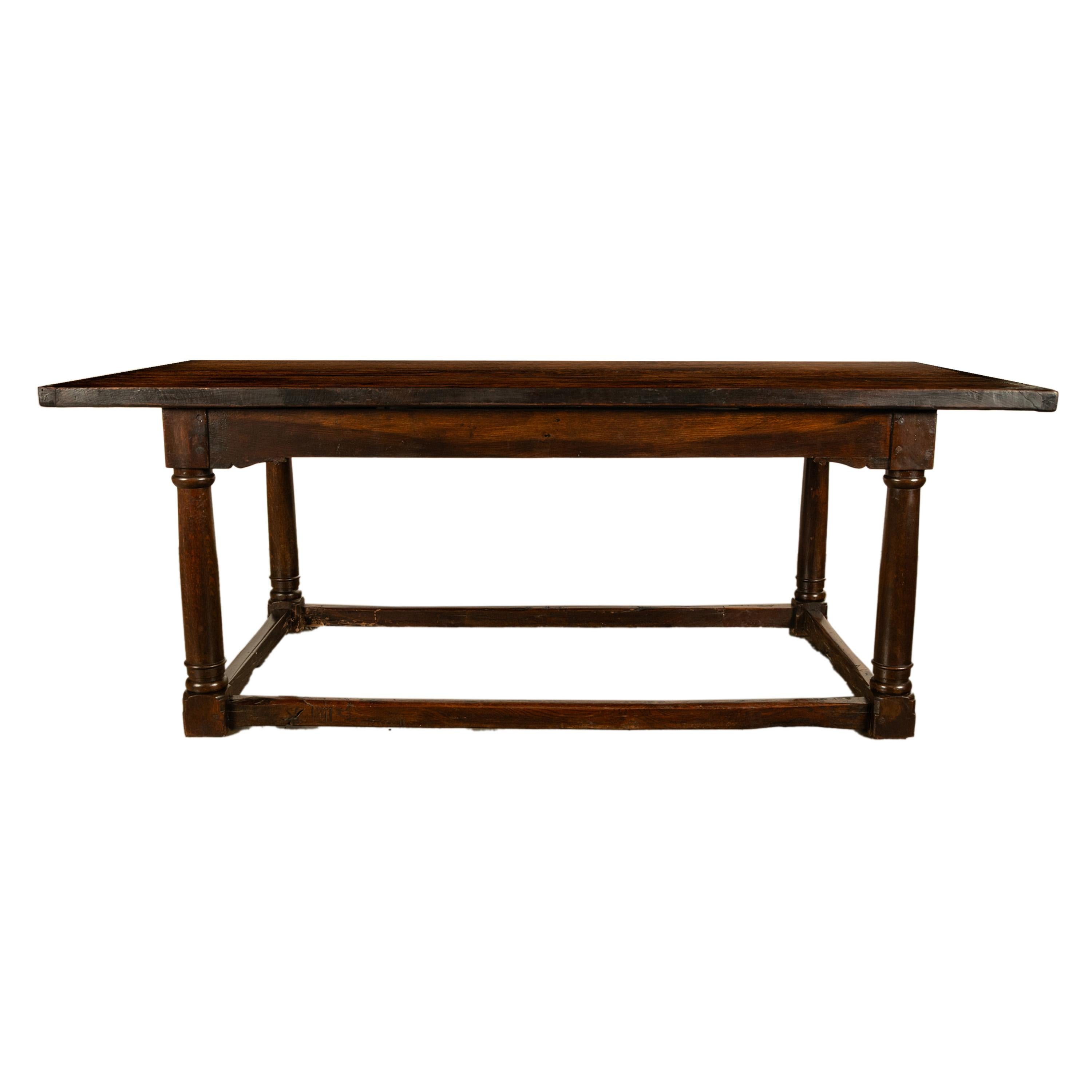 An excellent early Jacobean era oak refectory dining table, from the reign of Charles I, circa 1630. 

The table with a splendid rectangular top of three boards with a rich deep honey color patina created over almost 400 years. The table apron with