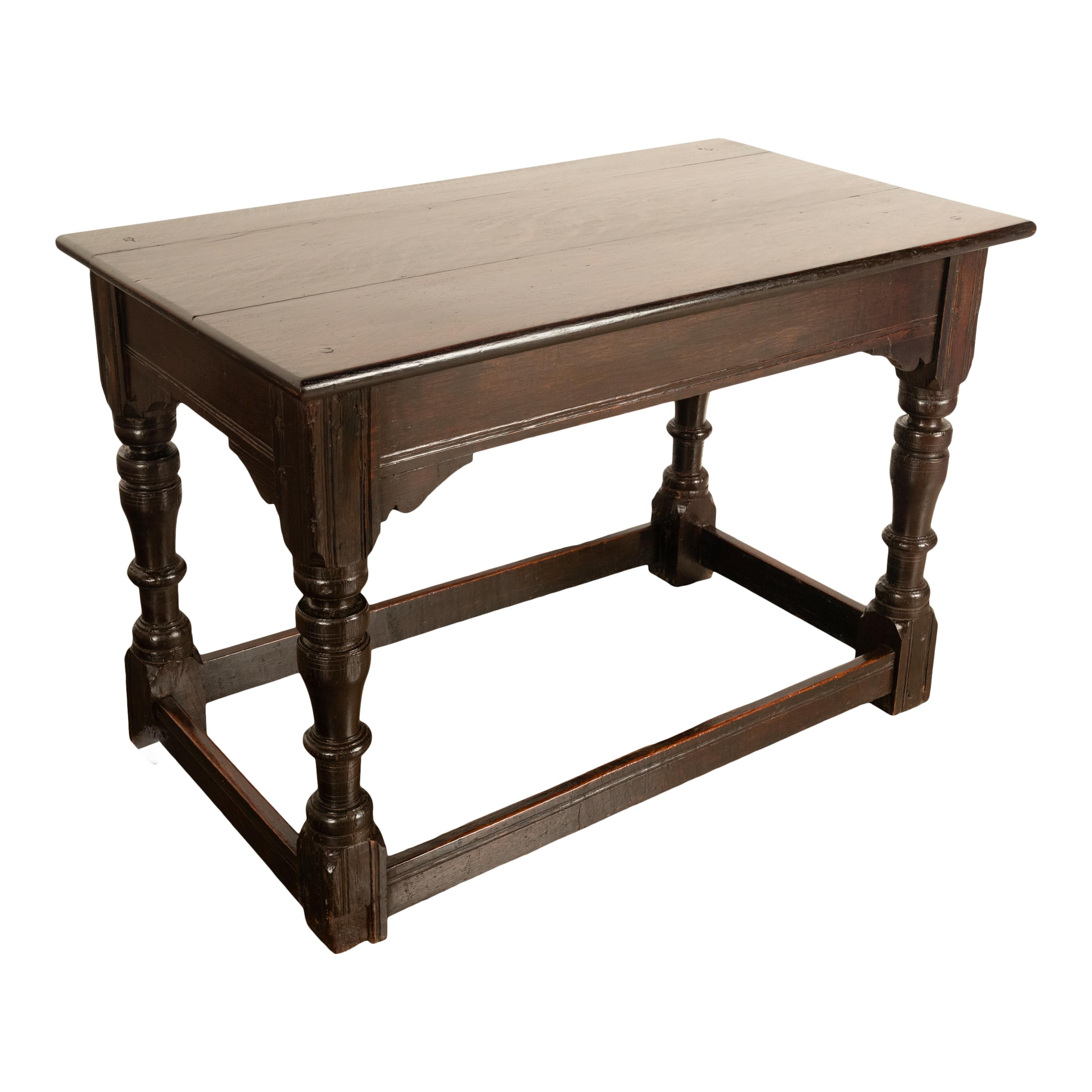 A good antique English 17th Century country oak refectory or serving table, circa 1680.
The table dates from the reign of King Charles II, referred to as the Restoration period after the Cromwellian Period when the Stuart monarchy was restored to