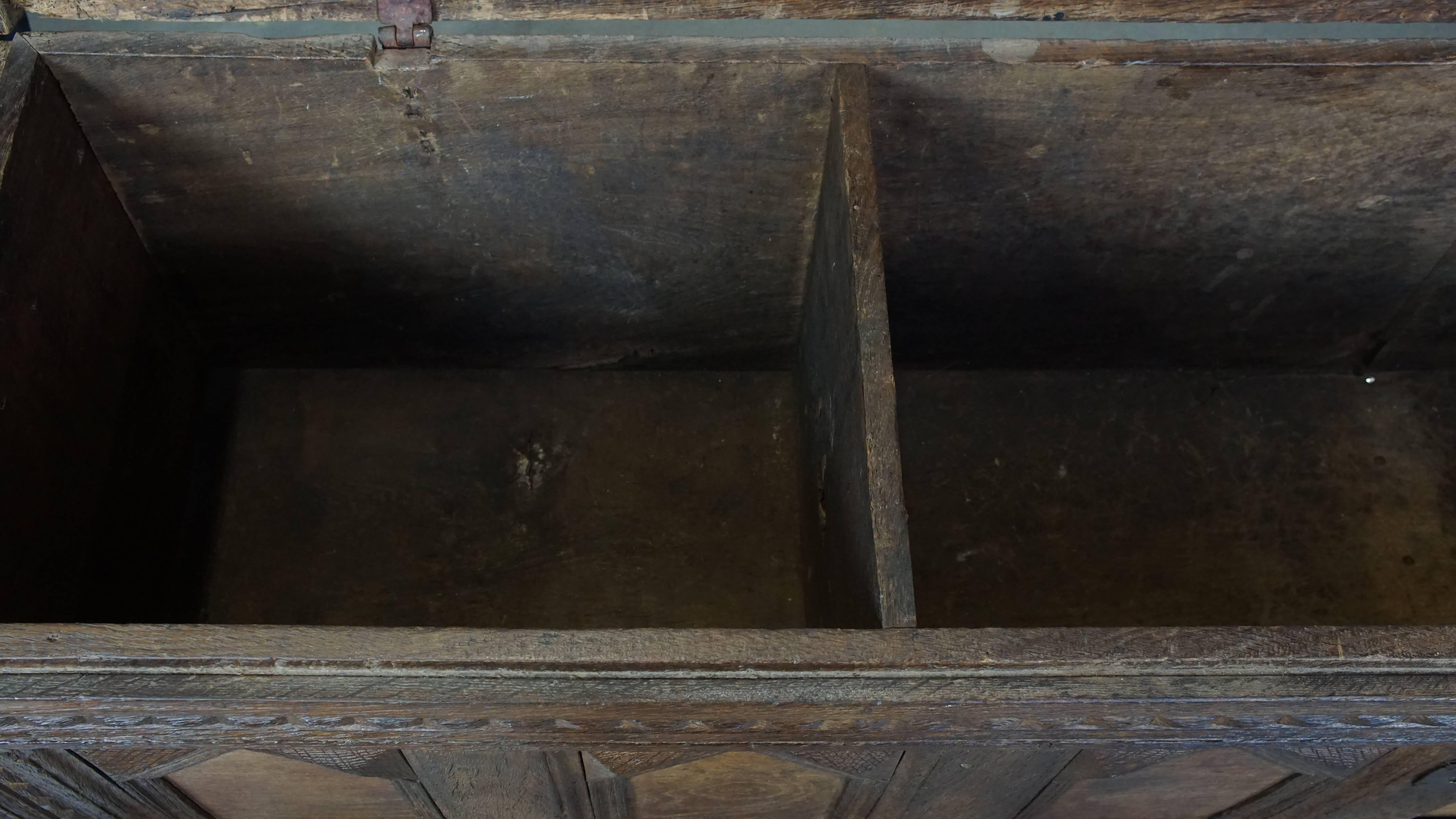 Antique 17th-Century Chest/Bench with Wood Carvings and an Original Working Lock For Sale 4