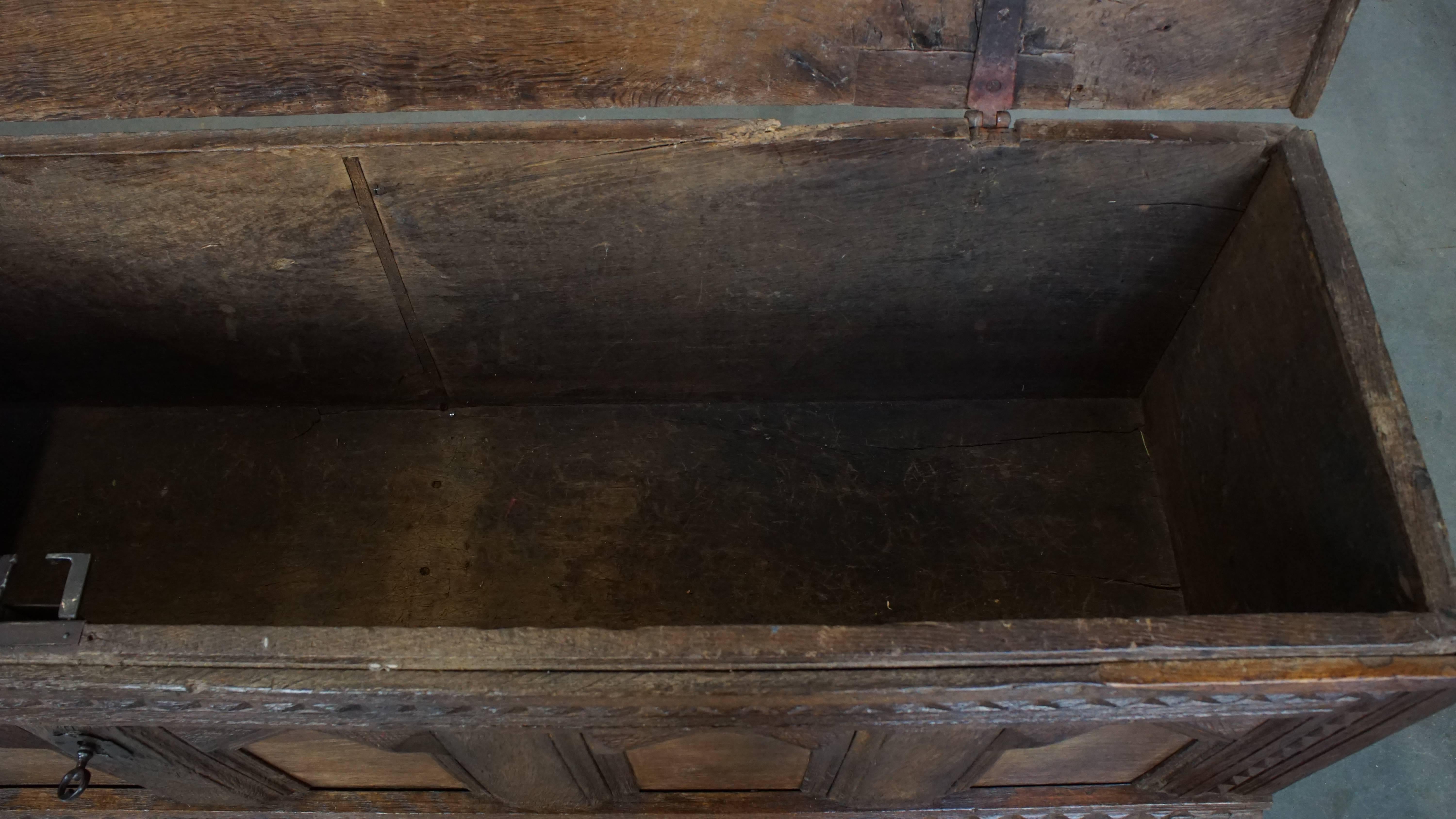 Antique 17th-Century Chest/Bench with Wood Carvings and an Original Working Lock For Sale 5