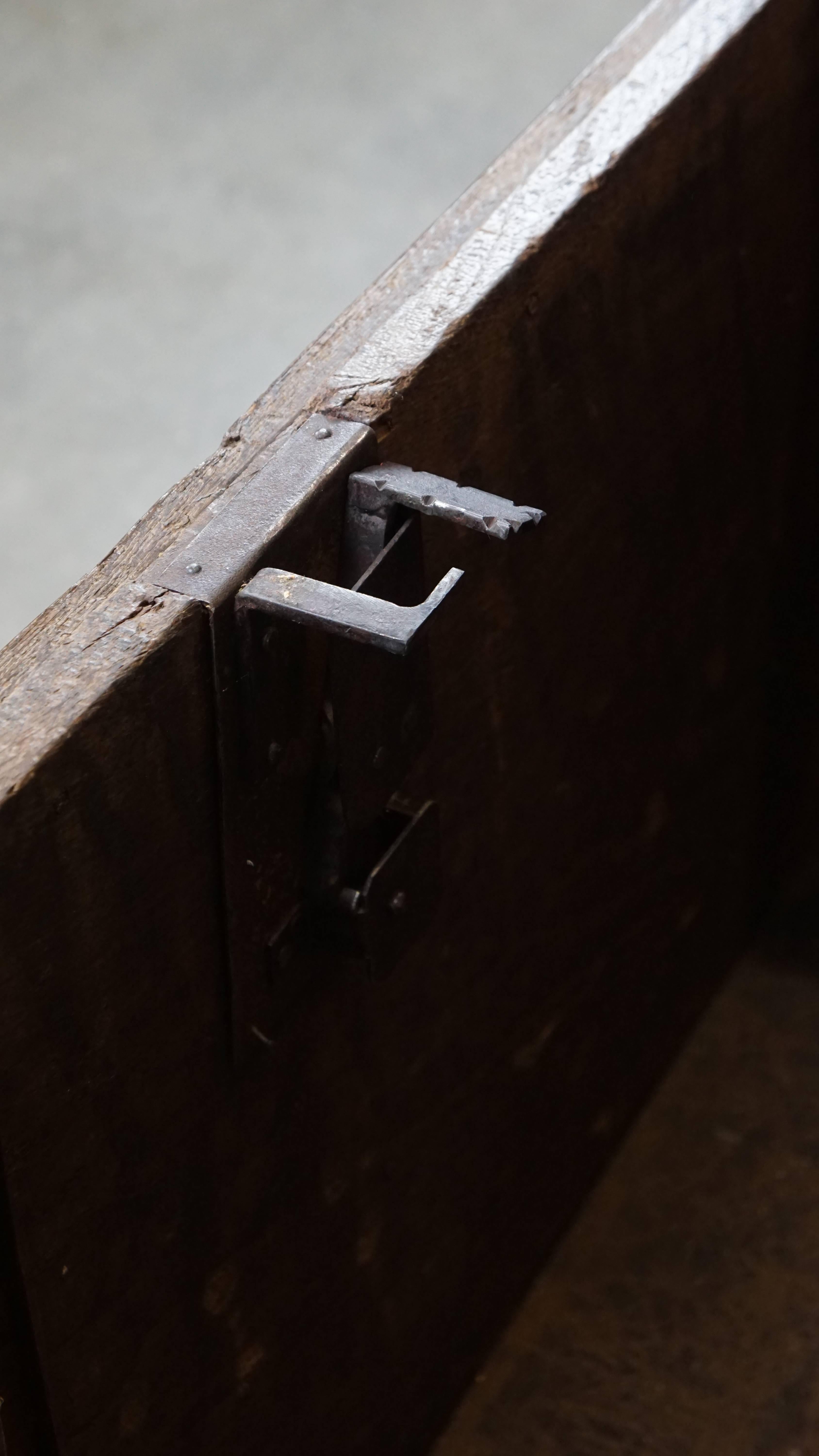 Antique 17th-Century Chest/Bench with Wood Carvings and an Original Working Lock For Sale 6