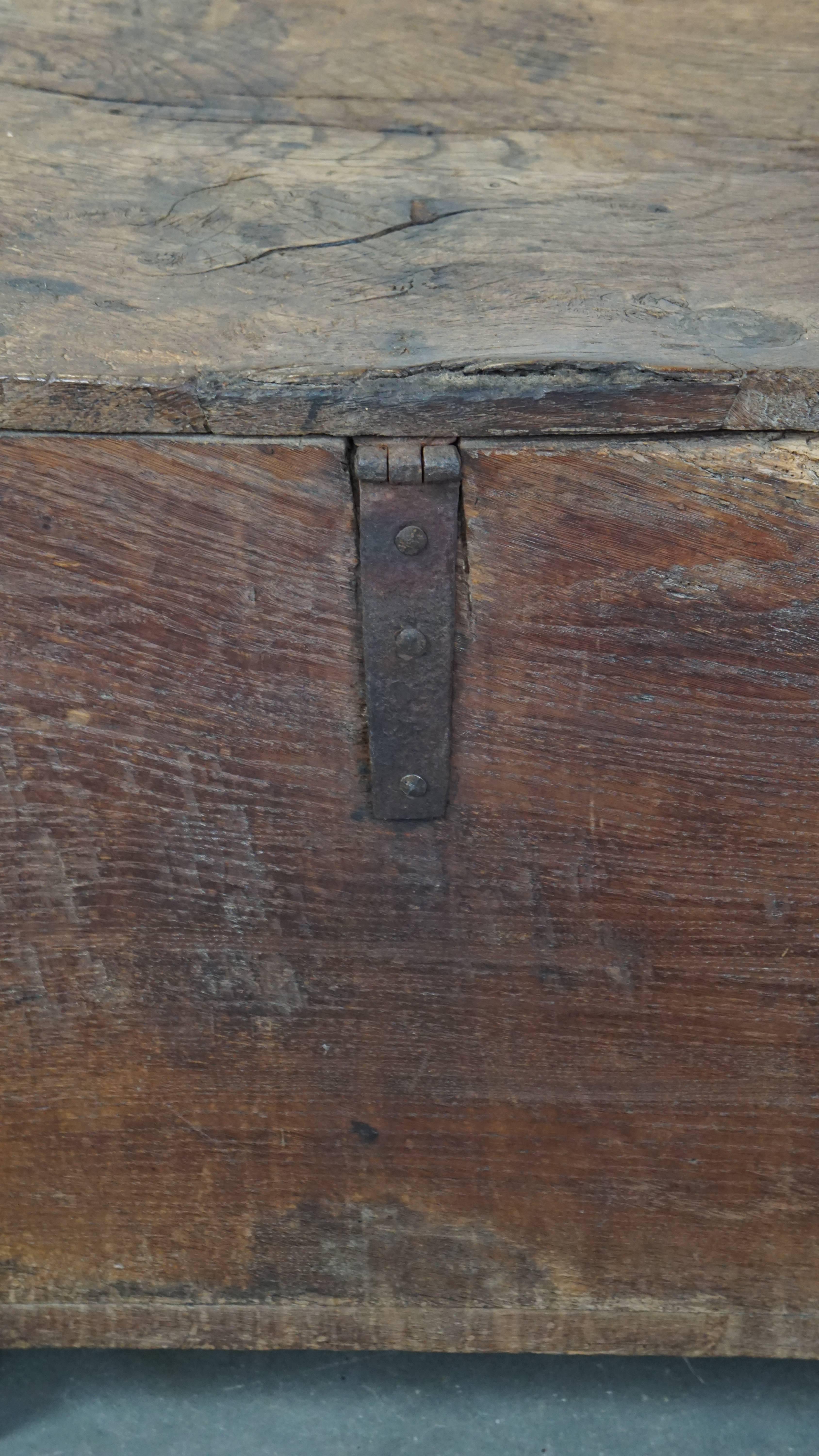 Antique 17th-Century Chest/Bench with Wood Carvings and an Original Working Lock For Sale 7
