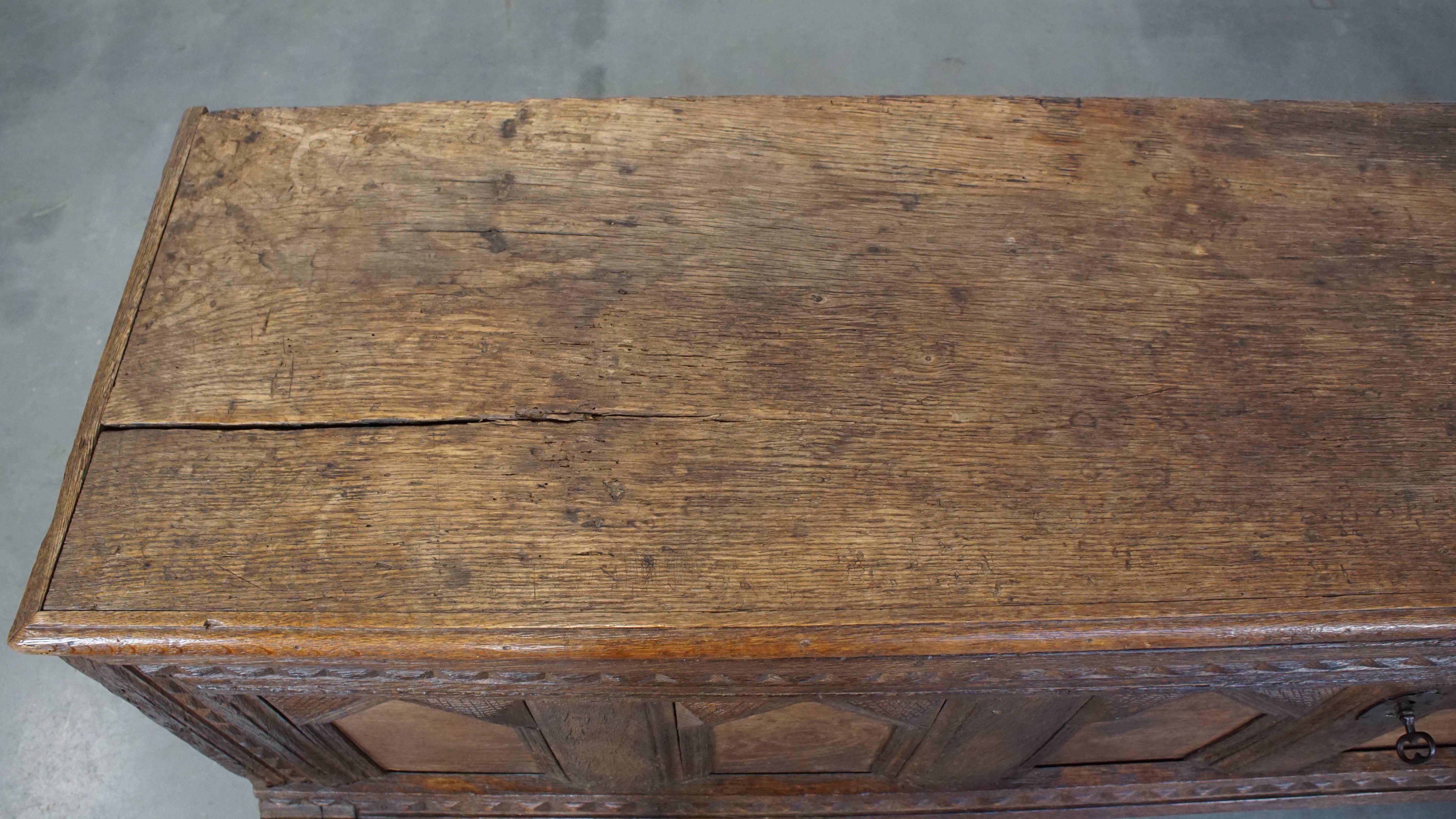 Antique 17th-Century Chest/Bench with Wood Carvings and an Original Working Lock For Sale 1