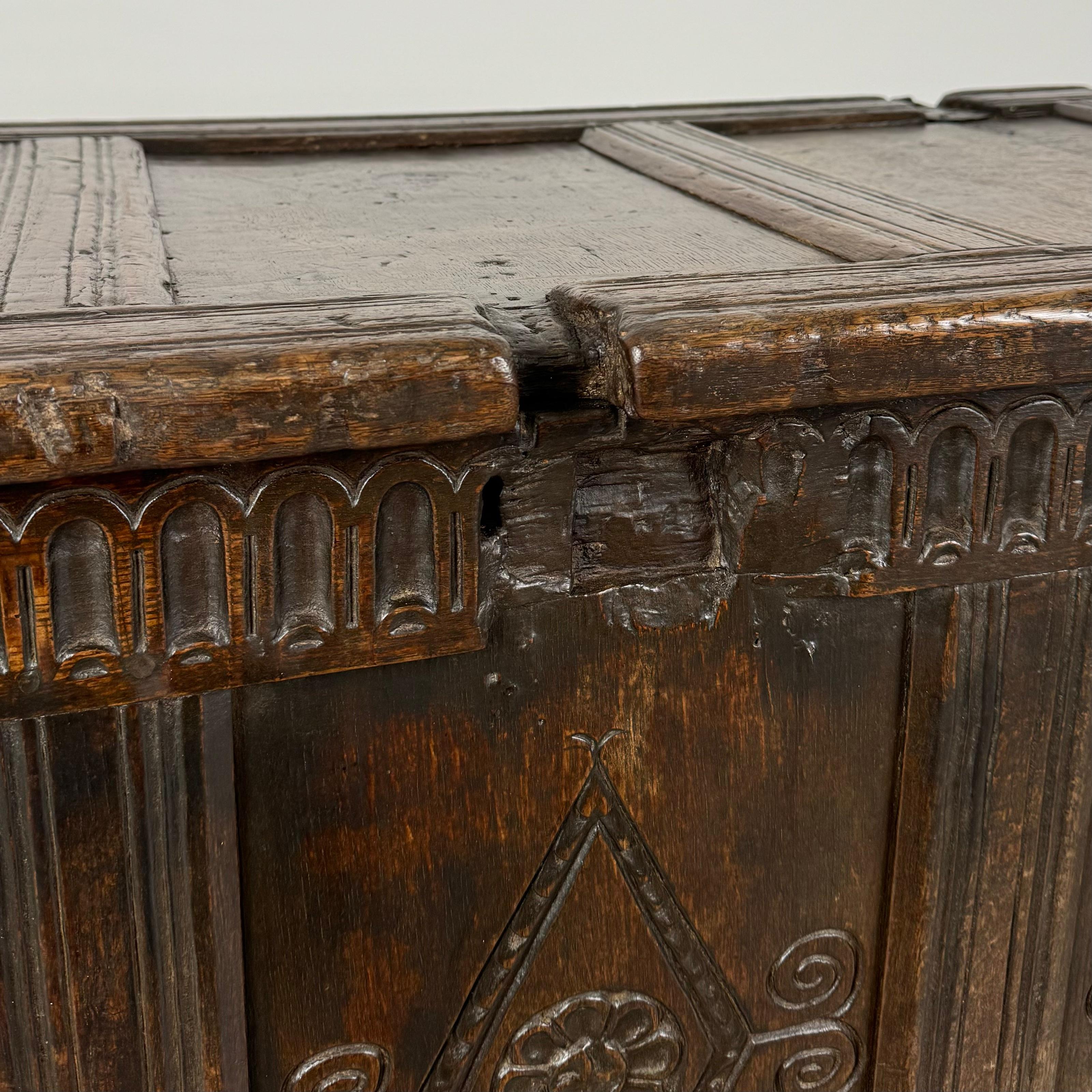Antico forziere del XVII secolo di eccellente qualità in Oak ( REF AFS-3542 ) in vendita 4