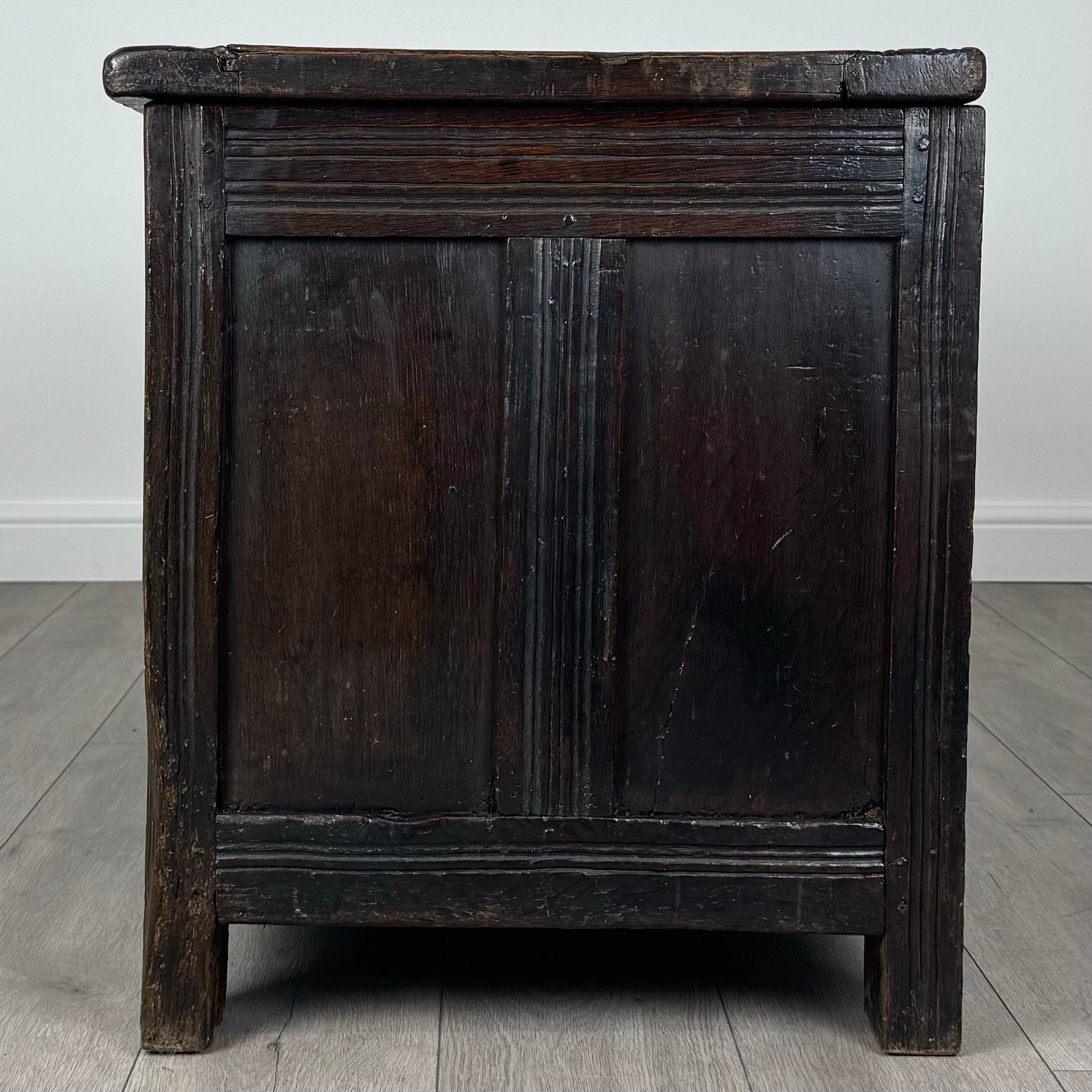 Inglese Antico forziere del XVII secolo di eccellente qualità in Oak ( REF AFS-3542 ) in vendita