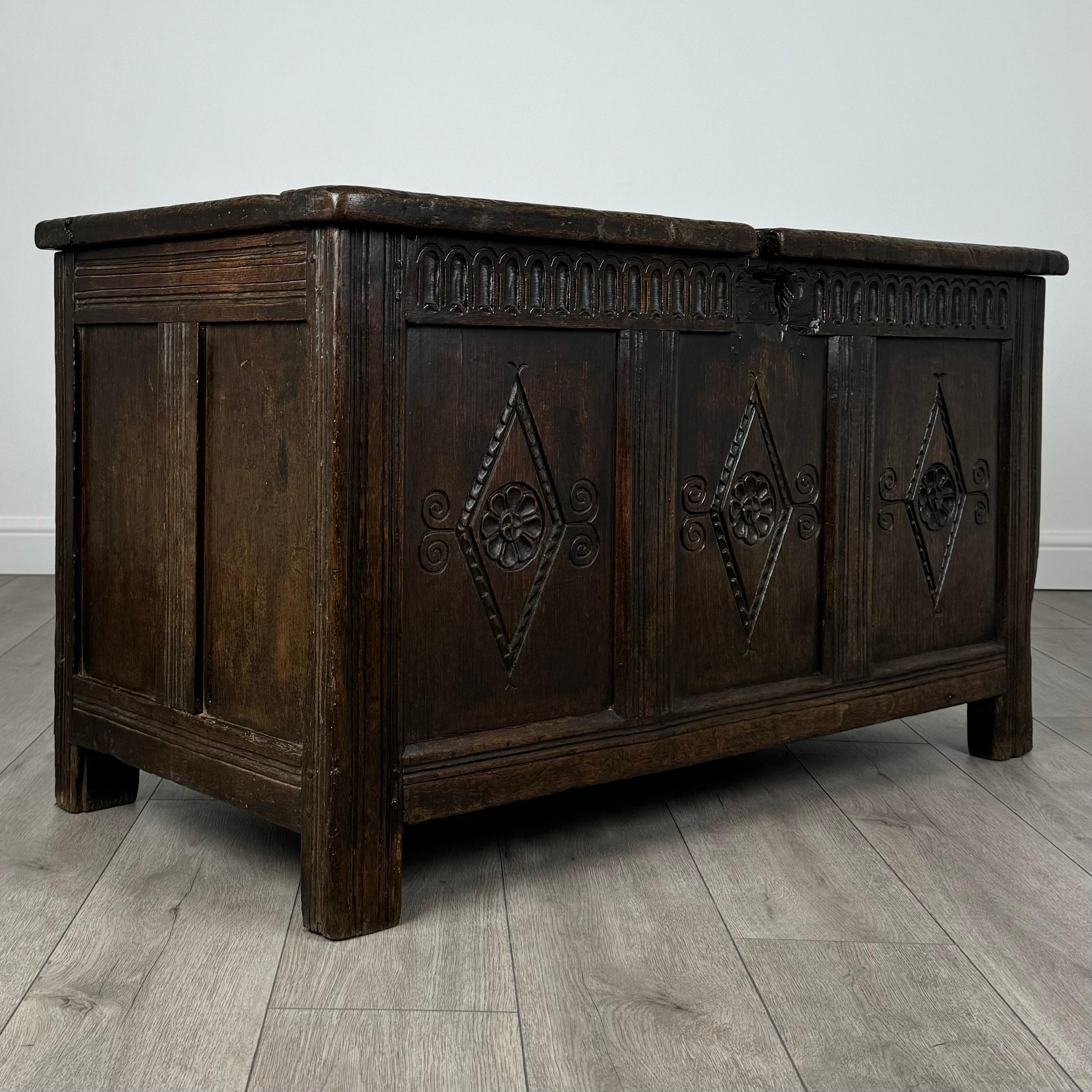 Antico forziere del XVII secolo di eccellente qualità in Oak ( REF AFS-3542 ) in vendita 1