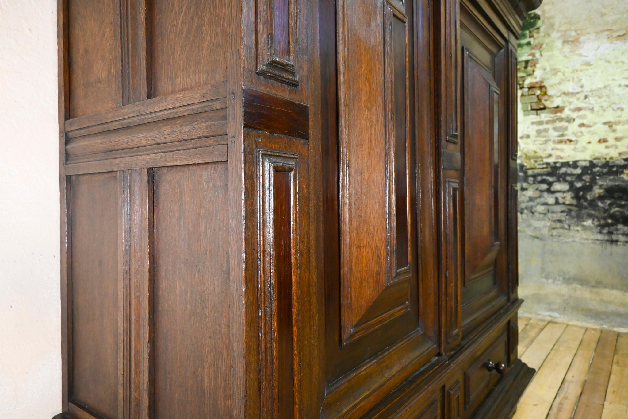 Antique 17th Century Dutch Hall Cupboard Kast Oak Armoire Kas In Good Condition For Sale In Basingstoke, Hampshire