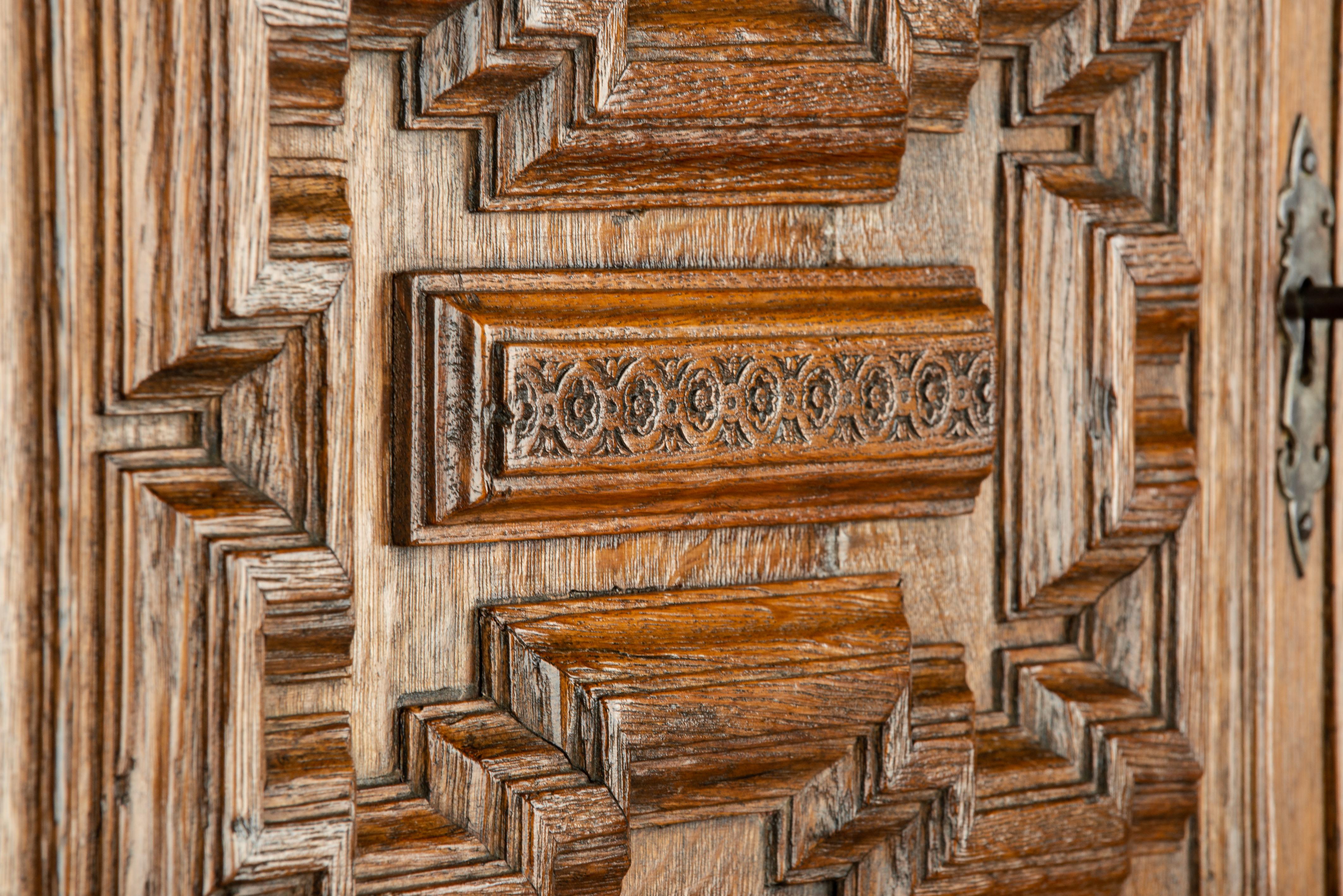 Antico armadio olandese del XVII secolo in rovere Oak Rennaisance color miele fiammingo in vendita 8