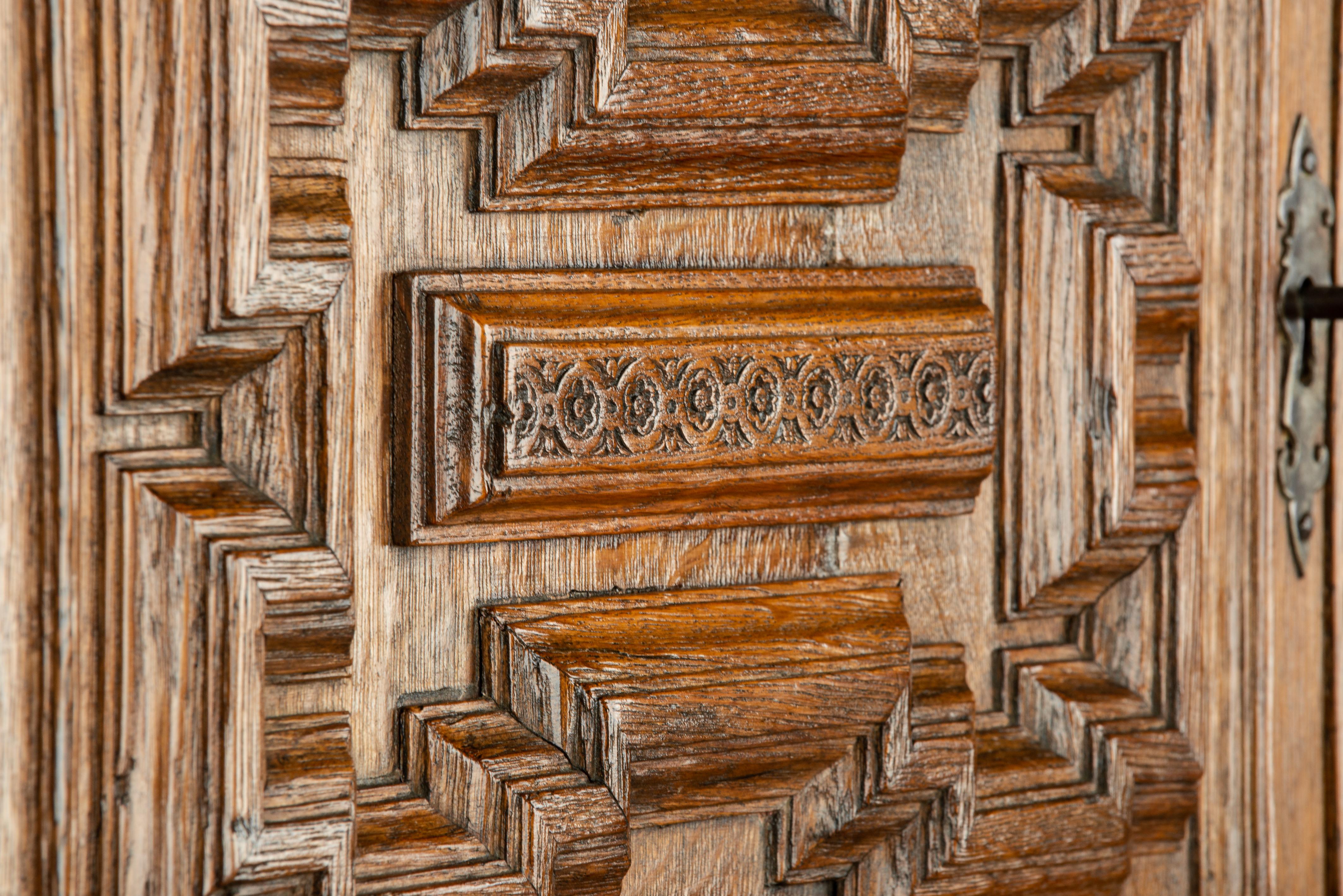 Antique 17th Century Dutch of Flemisch Honey Color Oak Rennaisance Cupboard For Sale 10