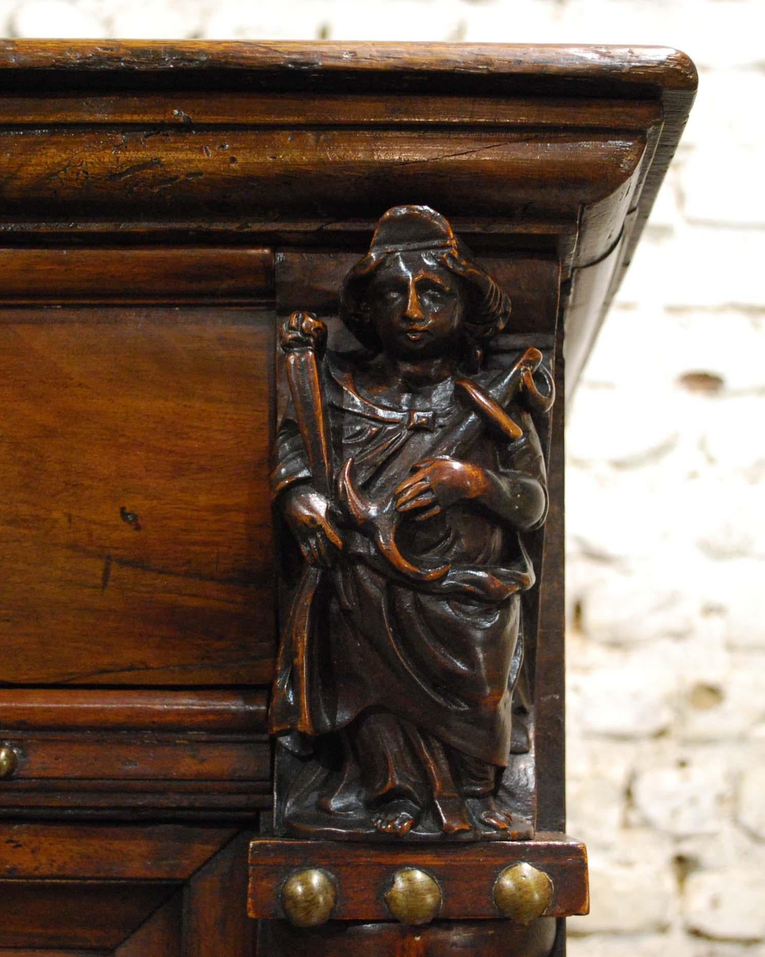 Antique 17th Century Dutch Renaissance Dresser in Oak and Walnut 4