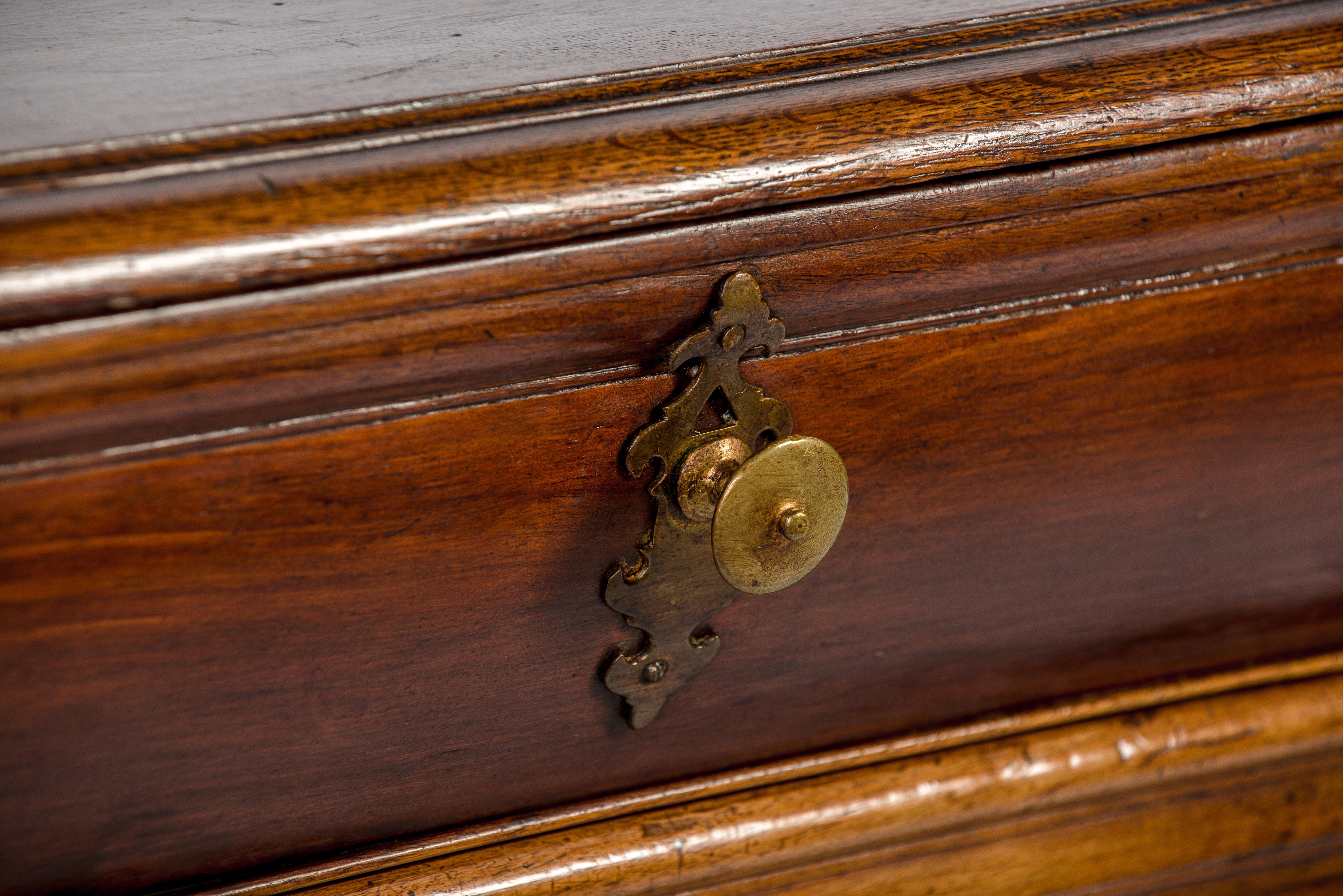 Antique 17th Century Dutch Renaissance Dresser of Buffet in Oak and Walnut For Sale 7